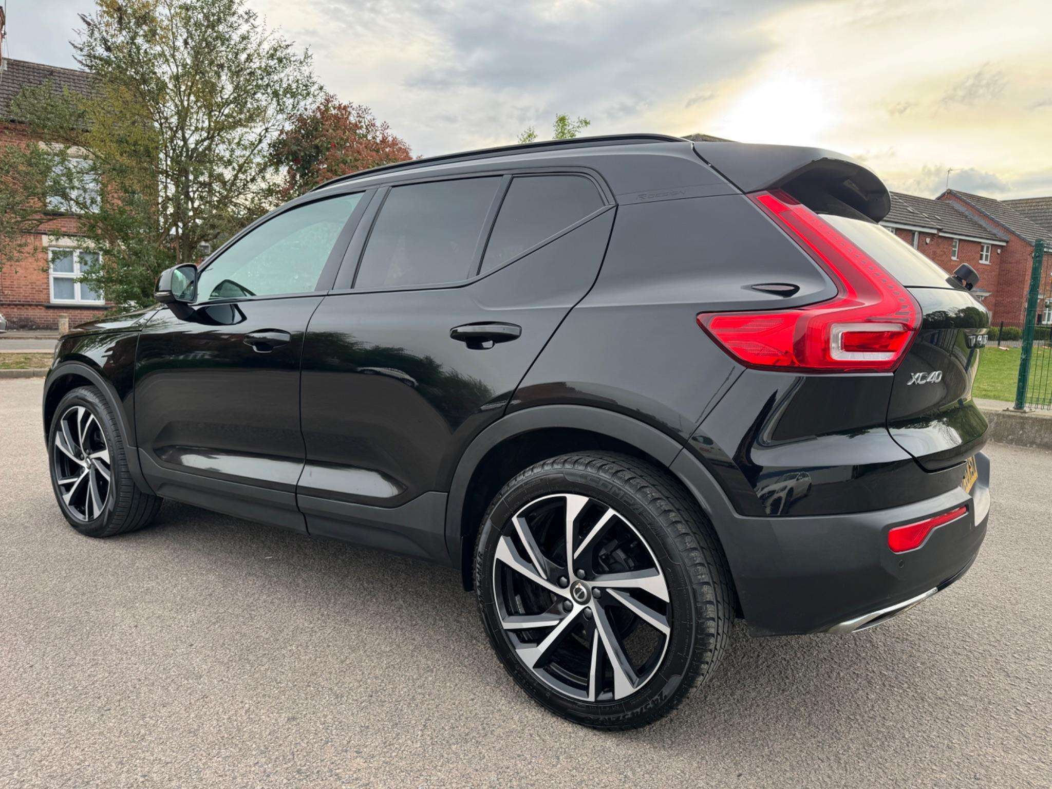 A 2018 VOLVO XC40 2.0 D3 R-Design Pro Auto Euro 6 (s/s) 5dr A 2018 VOLVO XC40 2.0 D3 R-Design Pro Auto Euro 6 (s/s) 5dr