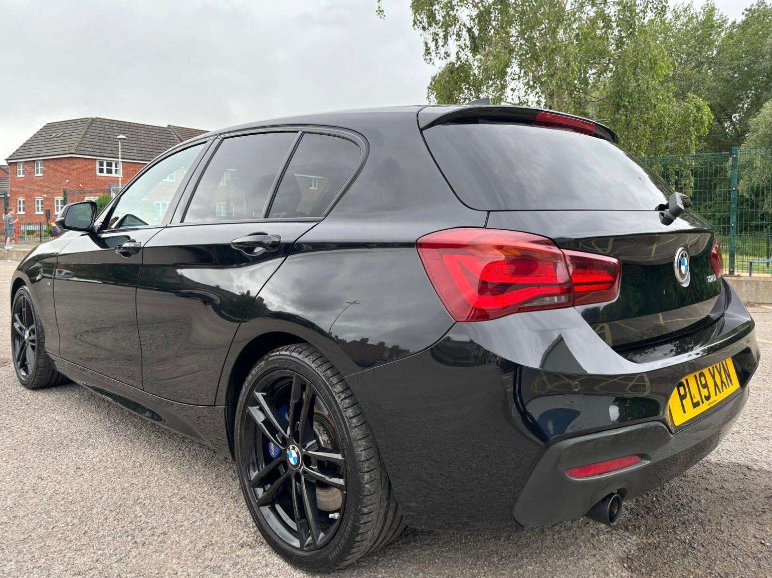A 2019 BMW 1 SERIES 1.5 118i GPF M Sport Shadow Edition Euro 6 (s/s) 5dr A 2019 BMW 1 SERIES 1.5 118i GPF M Sport Shadow Edition Euro 6 (s/s) 5dr