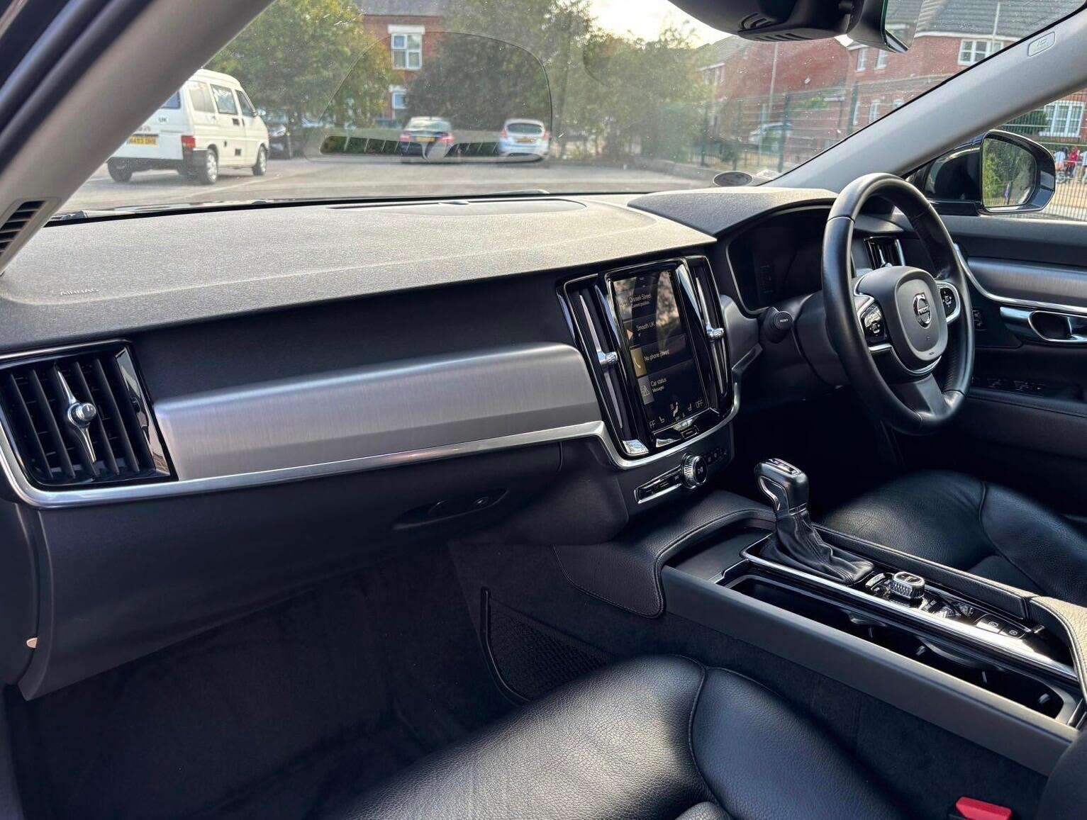 2017 VOLVO S90 2017 VOLVO S90
