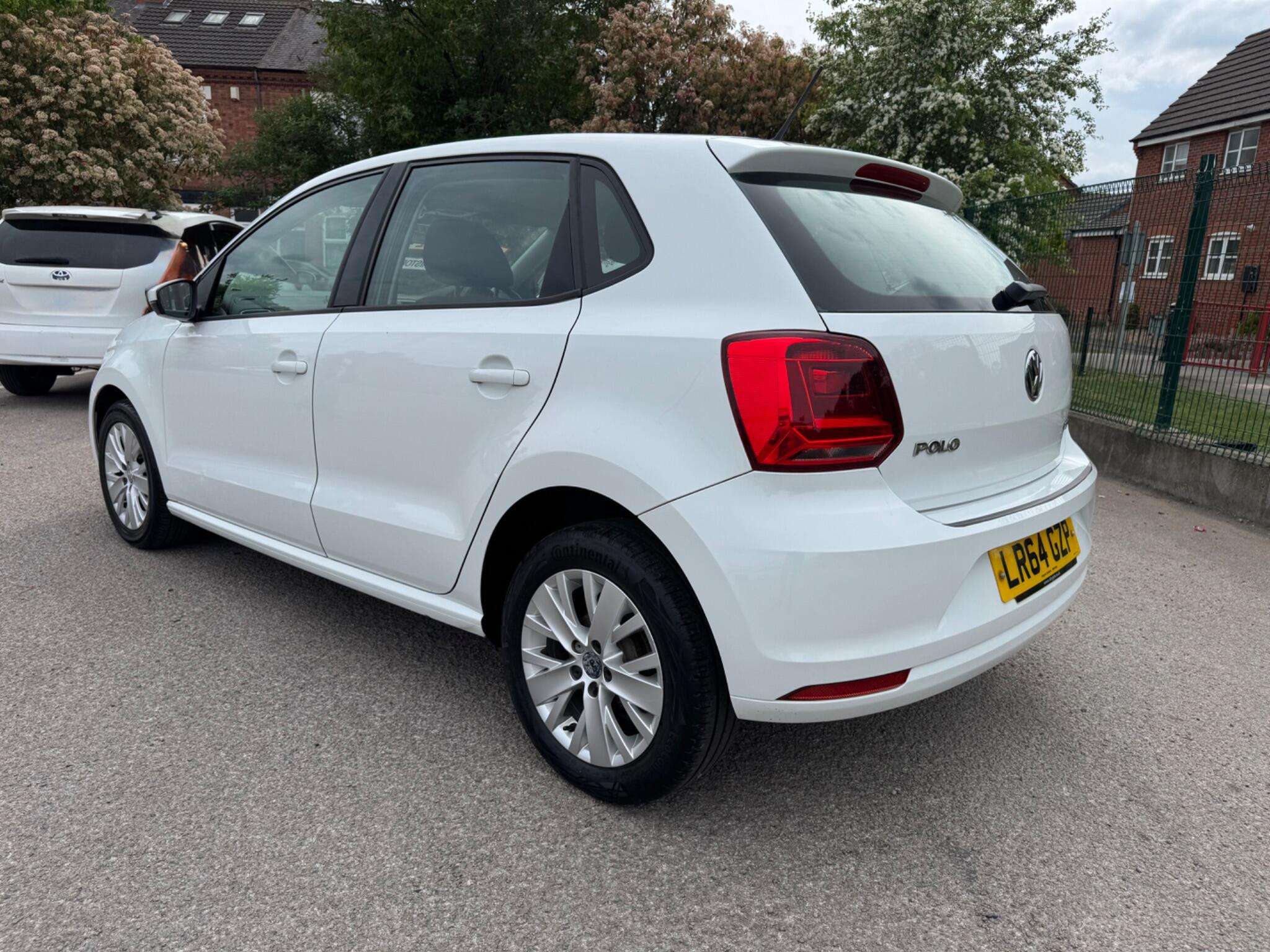A 2014 VOLKSWAGEN POLO 1.0 BlueMotion Tech SE Euro 6 (s/s) 5dr A 2014 VOLKSWAGEN POLO 1.0 BlueMotion Tech SE Euro 6 (s/s) 5dr