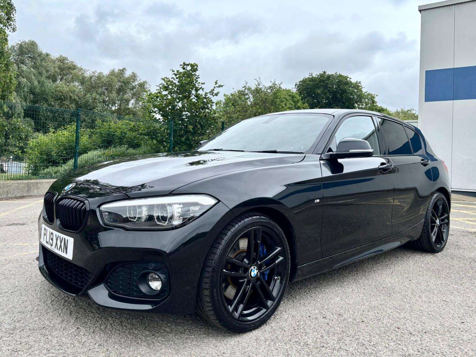 A 2019 BMW 1 SERIES 1.5 118i GPF M Sport Shadow Edition Euro 6 (s/s) 5dr A 2019 BMW 1 SERIES 1.5 118i GPF M Sport Shadow Edition Euro 6 (s/s) 5dr
