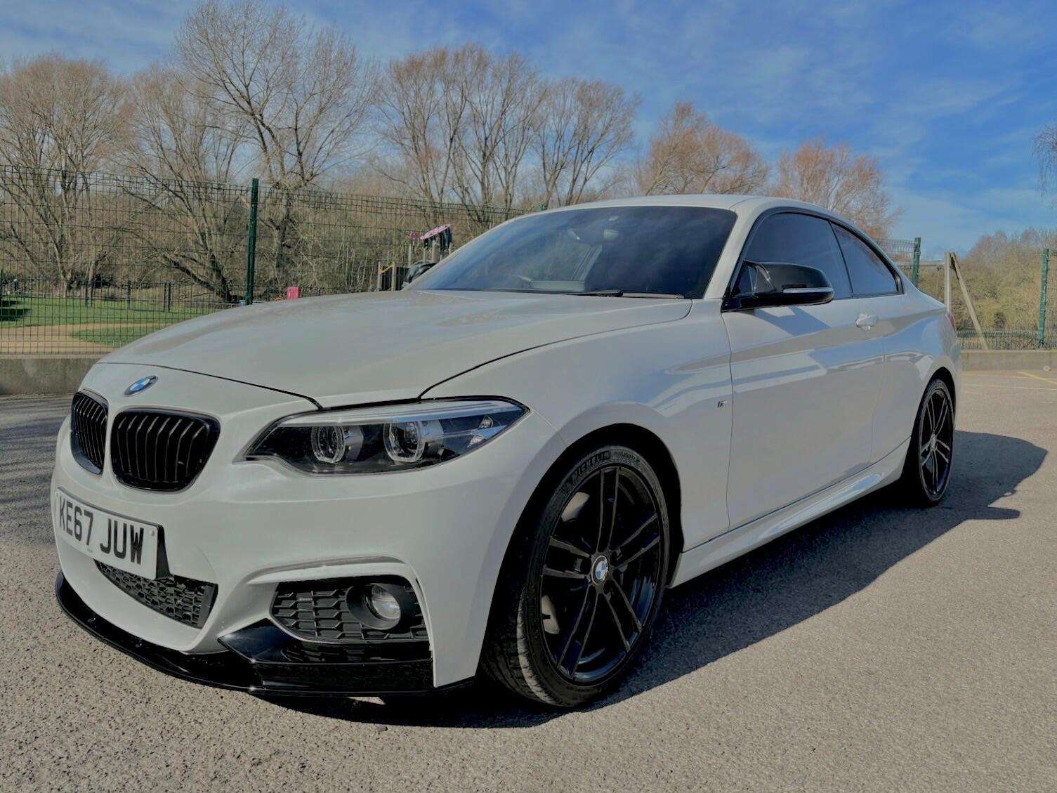 A 2017 BMW 2 SERIES 2.0 220i M Sport Auto Euro 6 (s/s) 2dr A 2017 BMW 2 SERIES 2.0 220i M Sport Auto Euro 6 (s/s) 2dr