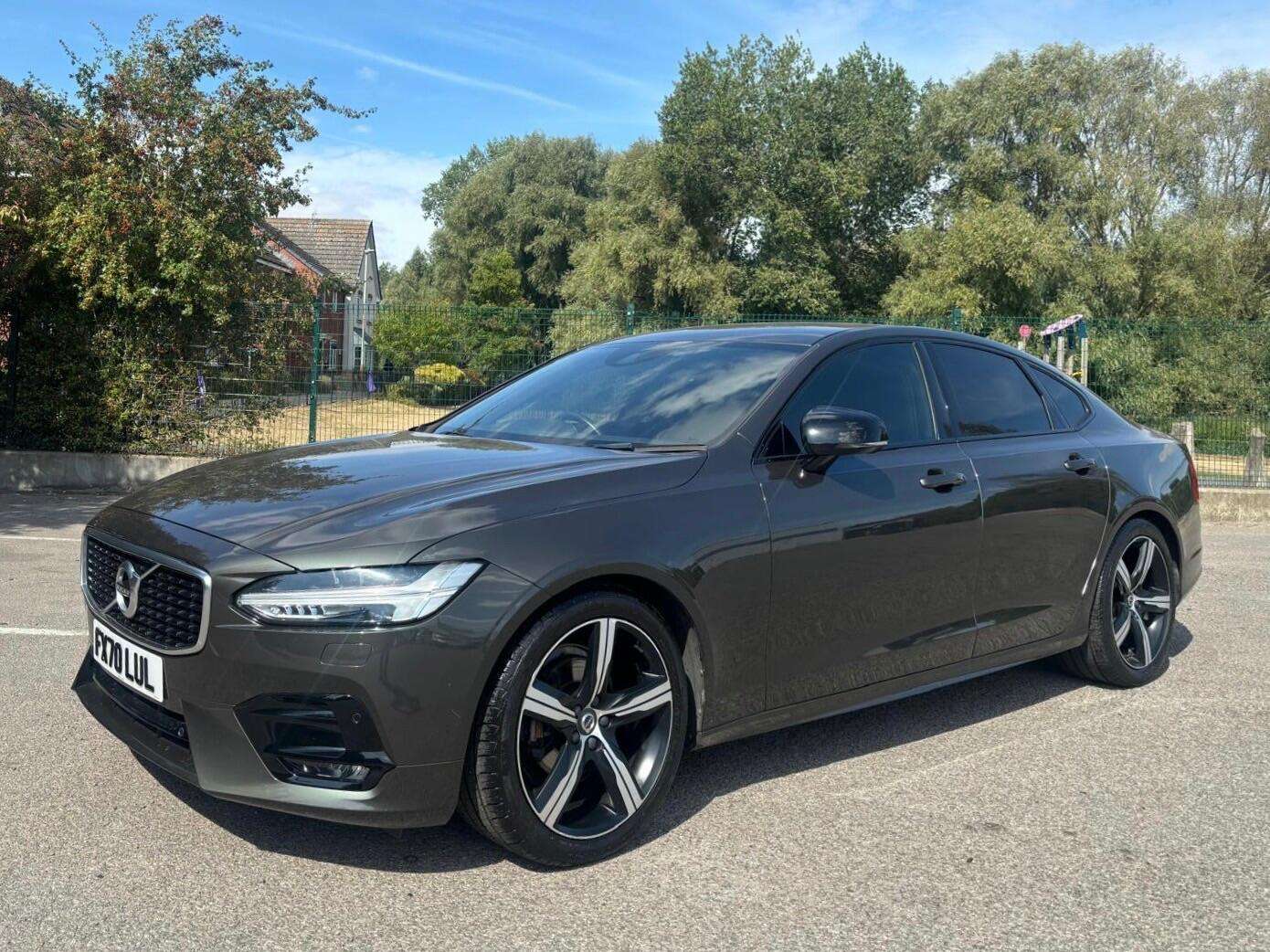 A 2020 VOLVO S90 2.0 T4 R-Design Plus Auto Euro 6 (s/s) 4dr A 2020 VOLVO S90 2.0 T4 R-Design Plus Auto Euro 6 (s/s) 4dr