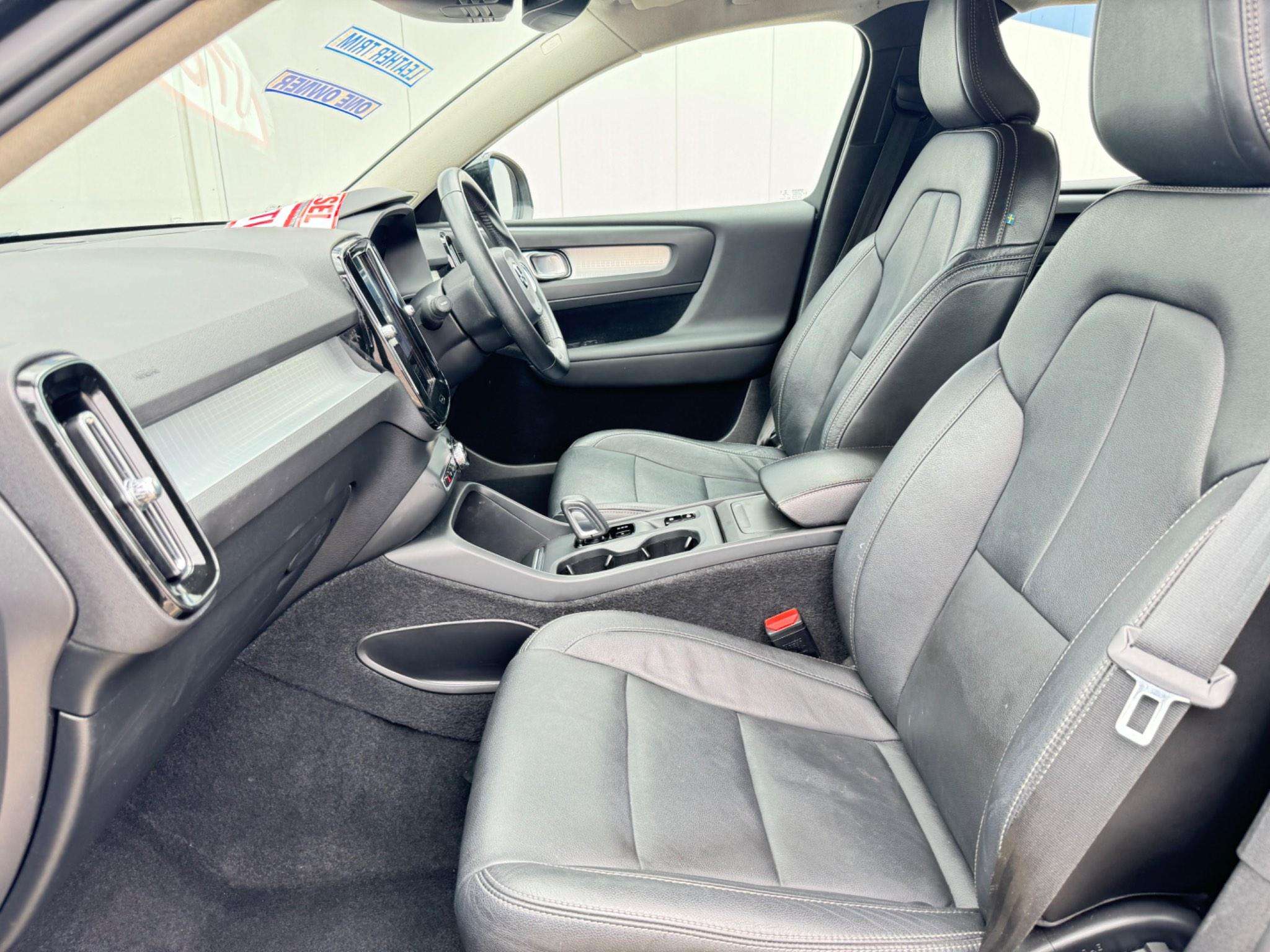 2020 VOLVO XC40 2020 VOLVO XC40