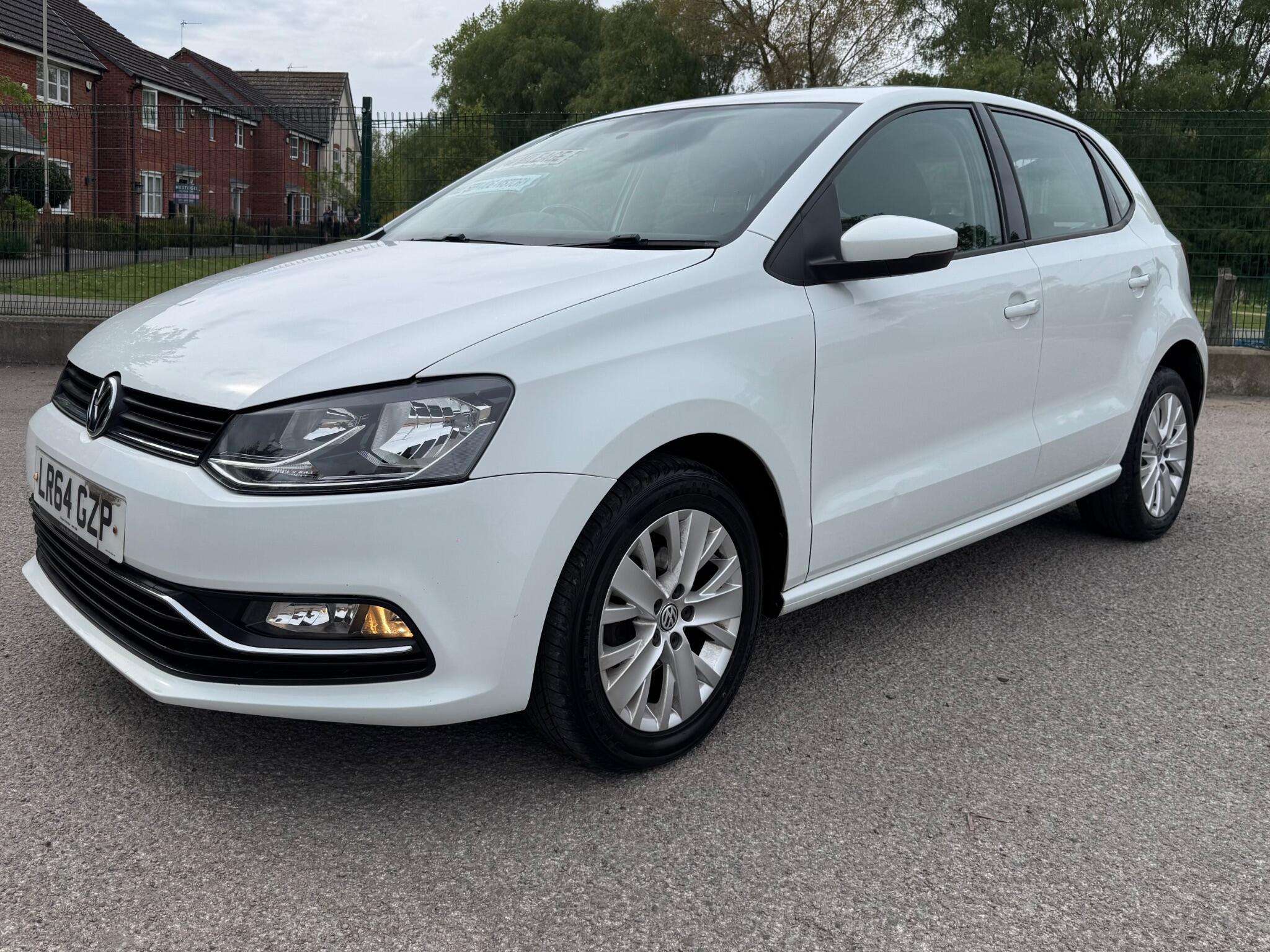 A 2014 VOLKSWAGEN POLO 1.0 BlueMotion Tech SE Euro 6 (s/s) 5dr A 2014 VOLKSWAGEN POLO 1.0 BlueMotion Tech SE Euro 6 (s/s) 5dr