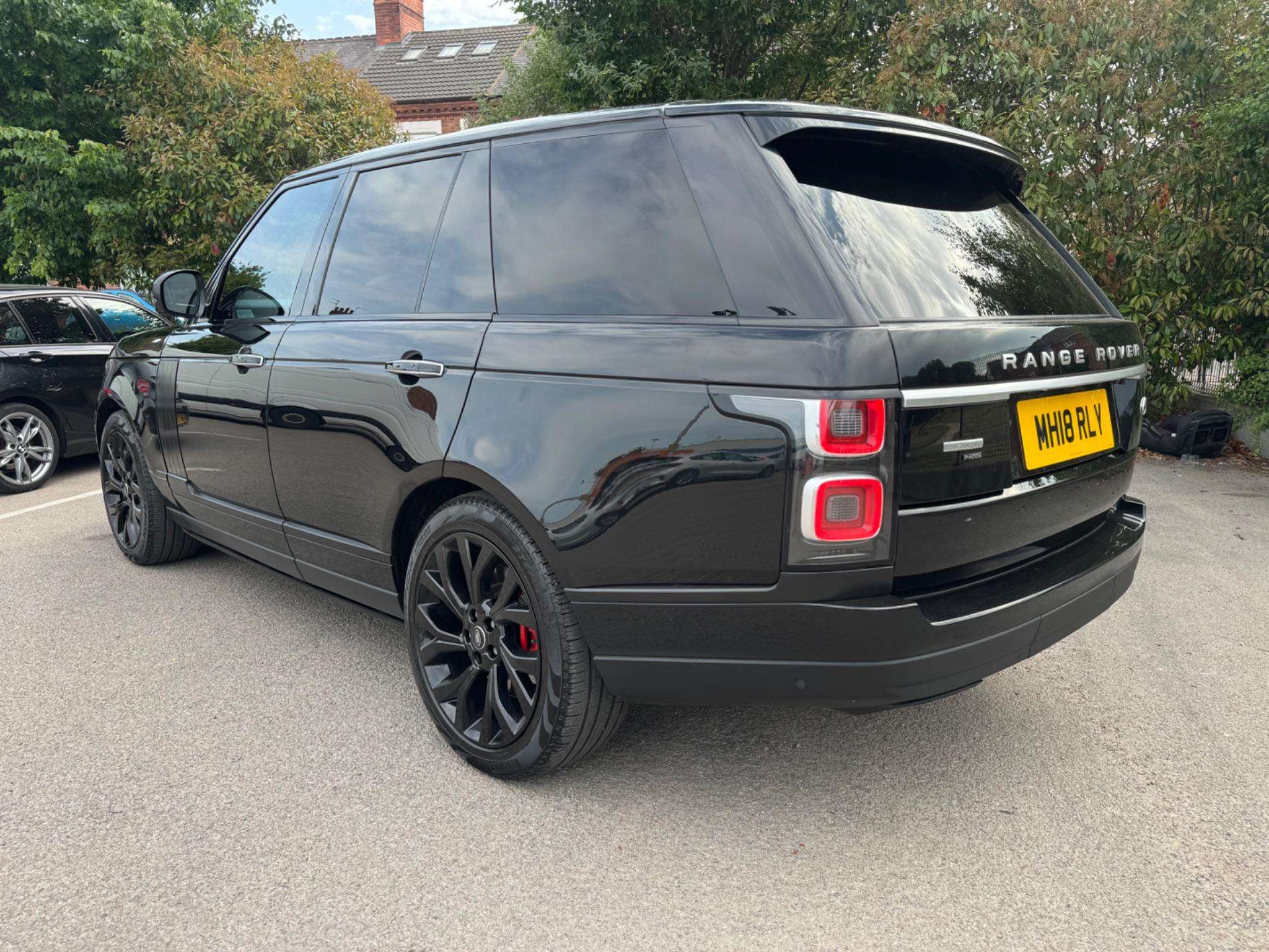 A 2018 LAND ROVER RANGE ROVER 2.0 P400e 12.4kWh Autobiography Auto 4WD Euro 6 (s/s) 5dr A 2018 LAND ROVER RANGE ROVER 2.0 P400e 12.4kWh Autobiography Auto 4WD Euro 6 (s/s) 5dr