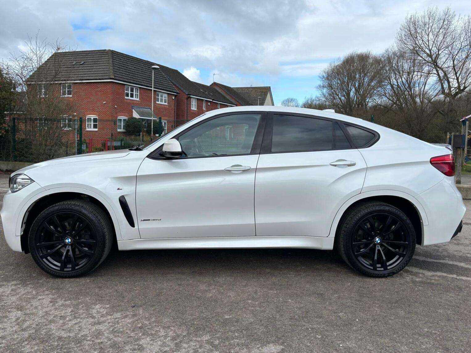 A 2017 BMW X6 3.0 30d M Sport SUV 5dr Diesel Auto xDrive Euro 6 (s/s) (258 ps) A 2017 BMW X6 3.0 30d M Sport SUV 5dr Diesel Auto xDrive Euro 6 (s/s) (258 ps)