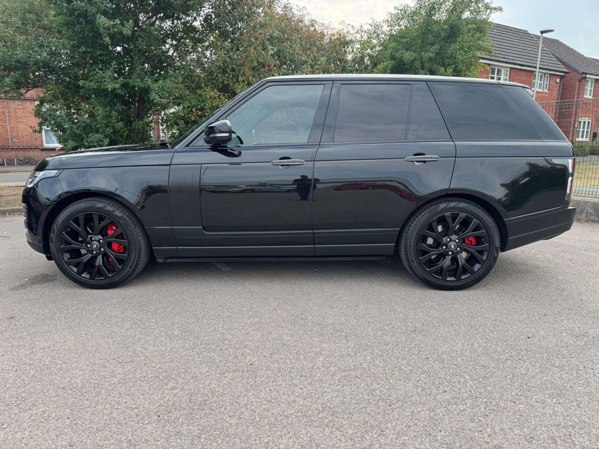 A 2018 LAND ROVER RANGE ROVER 2.0 P400e 12.4kWh Autobiography Auto 4WD Euro 6 (s/s) 5dr A 2018 LAND ROVER RANGE ROVER 2.0 P400e 12.4kWh Autobiography Auto 4WD Euro 6 (s/s) 5dr