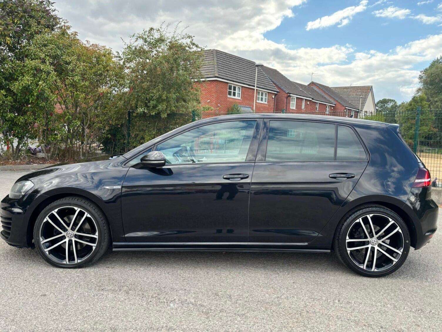 A 2015 VOLKSWAGEN GOLF 2.0 TDI BlueMotion Tech GTD Euro 6 (s/s) 5dr A 2015 VOLKSWAGEN GOLF 2.0 TDI BlueMotion Tech GTD Euro 6 (s/s) 5dr
