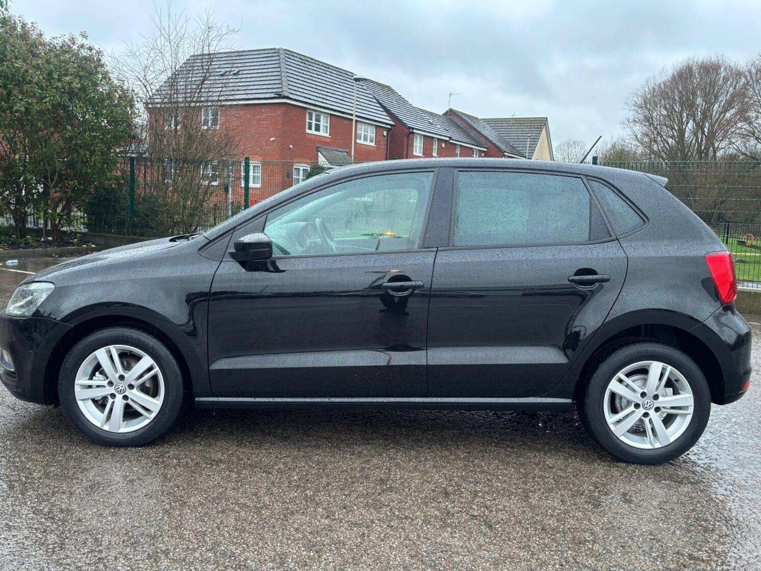 A 2016 VOLKSWAGEN POLO 1.4 TDI BlueMotion Tech Match Euro 6 (s/s) 5dr A 2016 VOLKSWAGEN POLO 1.4 TDI BlueMotion Tech Match Euro 6 (s/s) 5dr