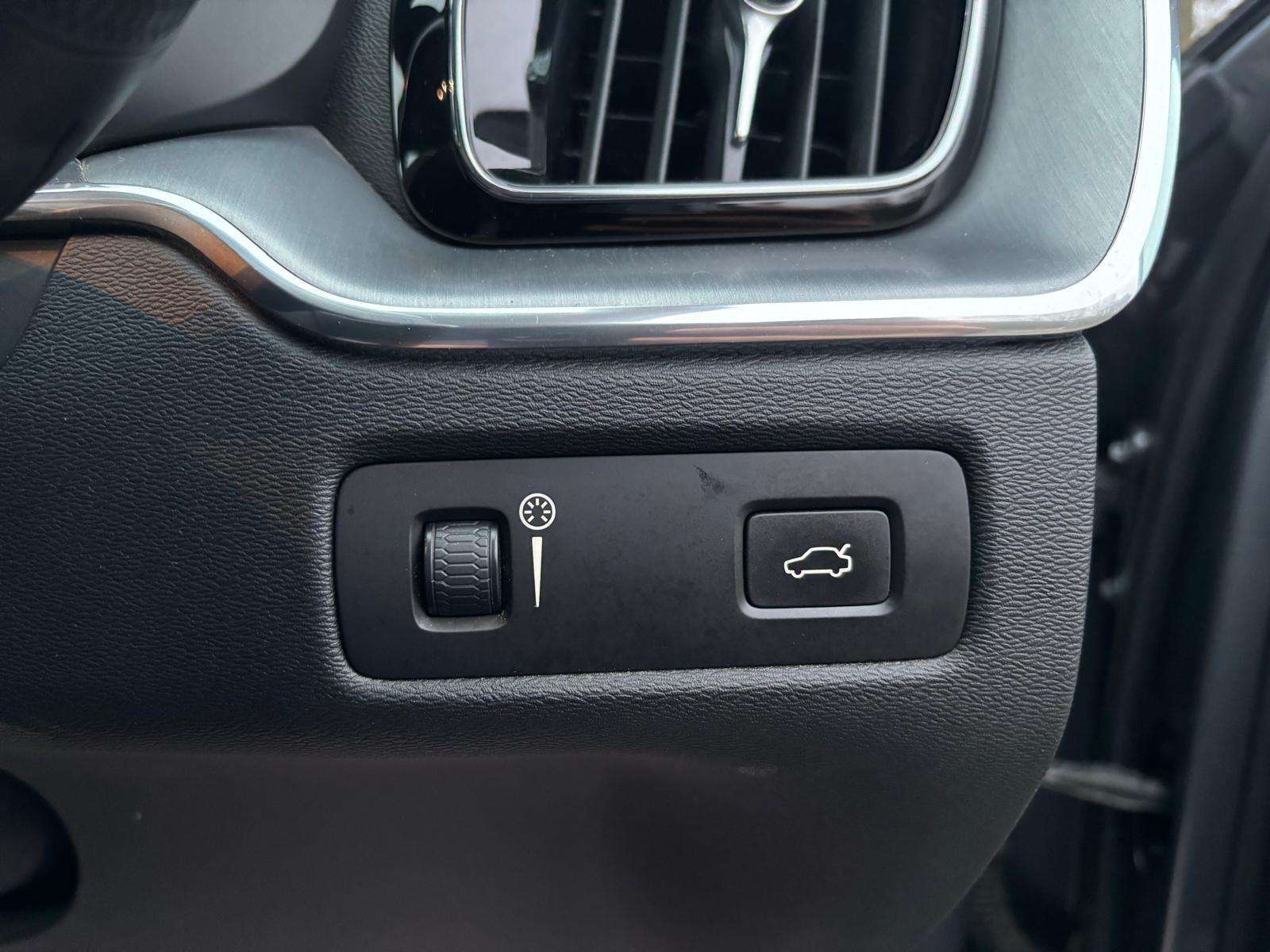 2020 VOLVO XC60 2020 VOLVO XC60