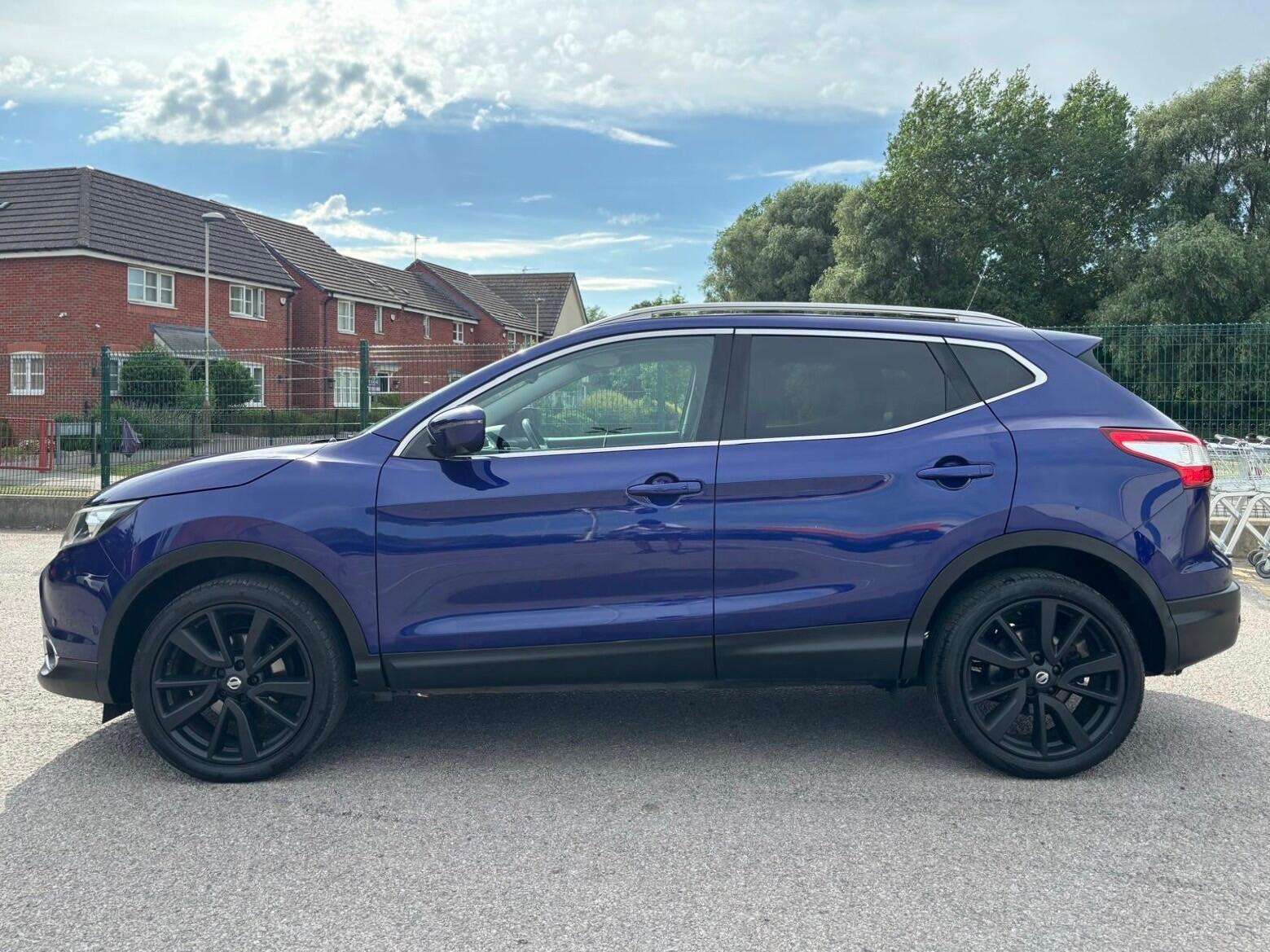 A 2014 NISSAN QASHQAI 1.5 dCi Tekna 2WD Euro 5 (s/s) 5dr A 2014 NISSAN QASHQAI 1.5 dCi Tekna 2WD Euro 5 (s/s) 5dr