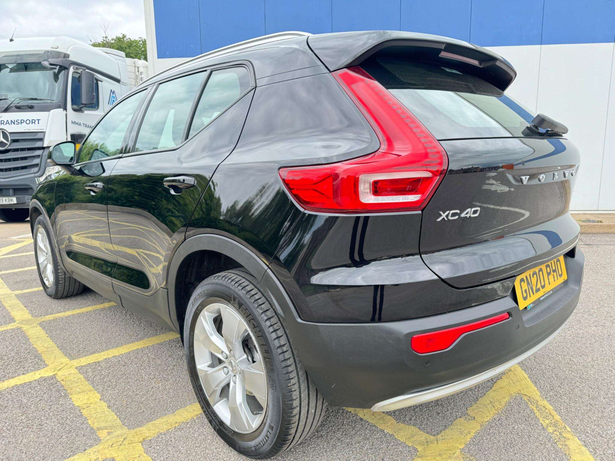 A 2020 VOLVO XC40 2.0 D3 Momentum Auto Euro 6 (s/s) 5dr A 2020 VOLVO XC40 2.0 D3 Momentum Auto Euro 6 (s/s) 5dr