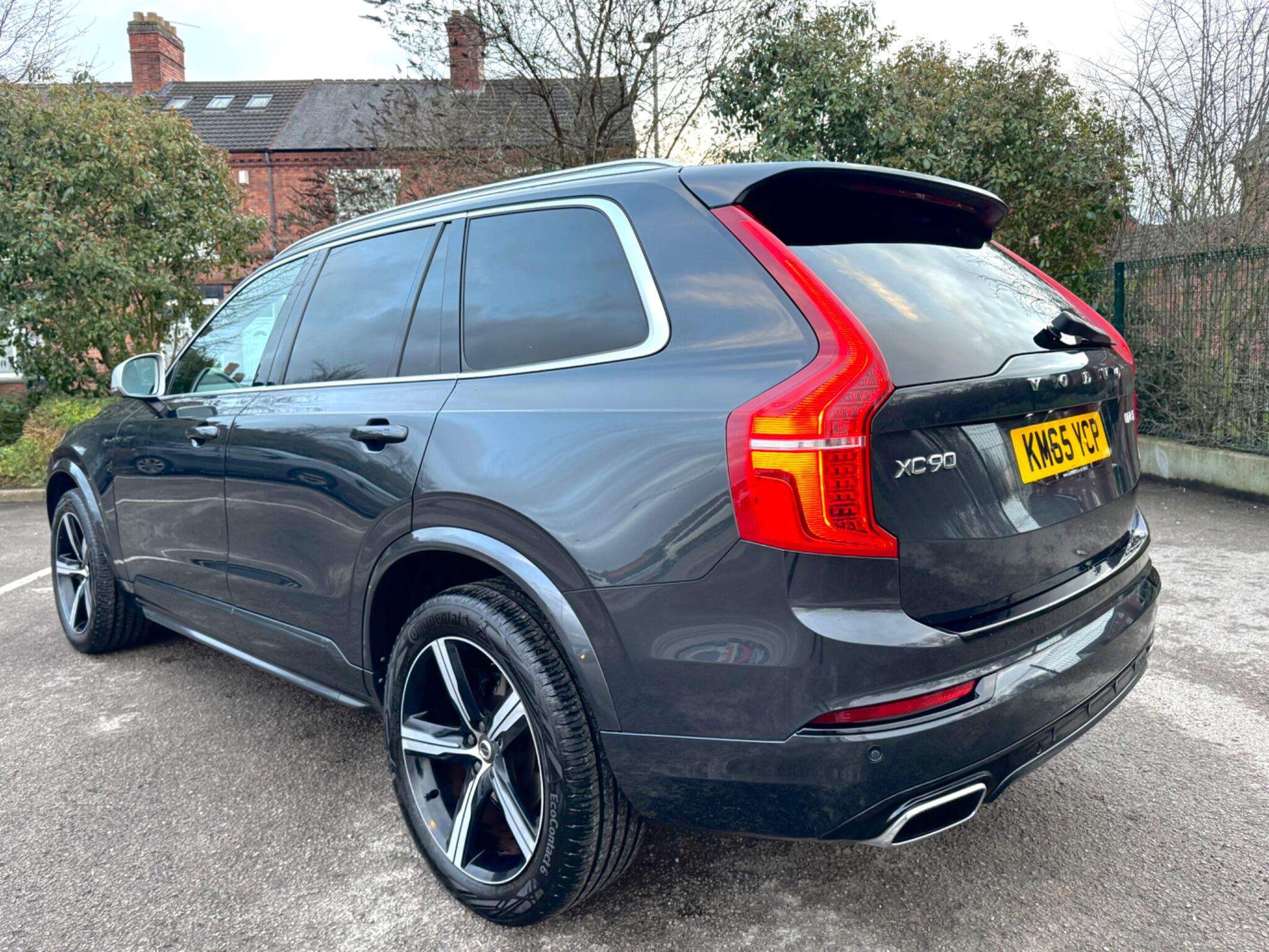 A 2015 VOLVO XC90 2.0 D5 R-Design Geartronic 4WD Euro 6 (s/s) 5dr A 2015 VOLVO XC90 2.0 D5 R-Design Geartronic 4WD Euro 6 (s/s) 5dr