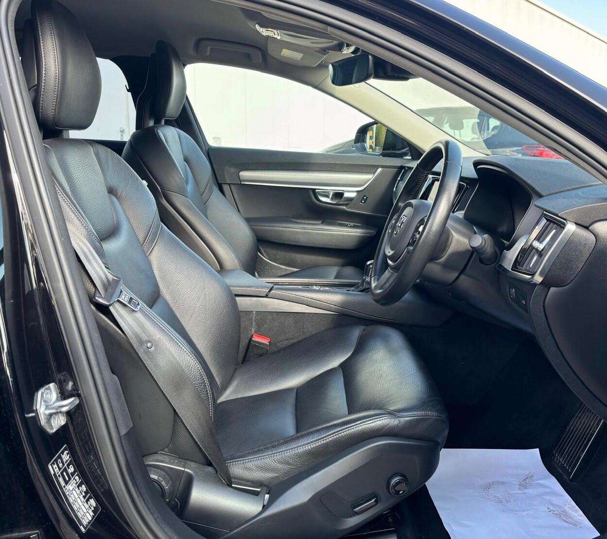 2017 VOLVO S90 2017 VOLVO S90