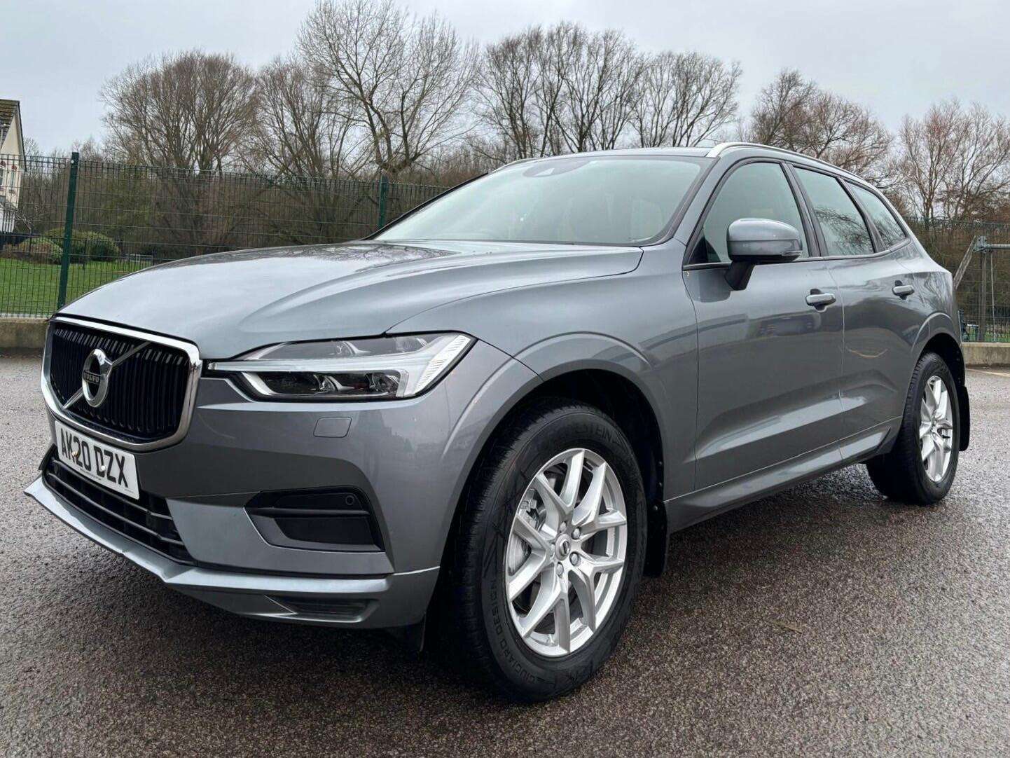 A 2020 VOLVO XC60 2.0 B4 MHEV Momentum Auto AWD Euro 6 (s/s) 5dr A 2020 VOLVO XC60 2.0 B4 MHEV Momentum Auto AWD Euro 6 (s/s) 5dr