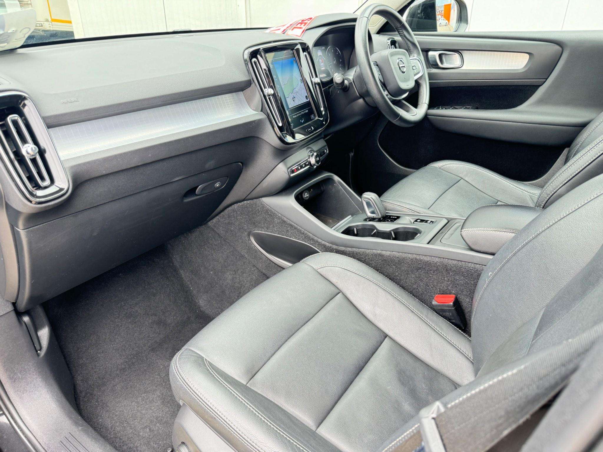 2020 VOLVO XC40 2020 VOLVO XC40