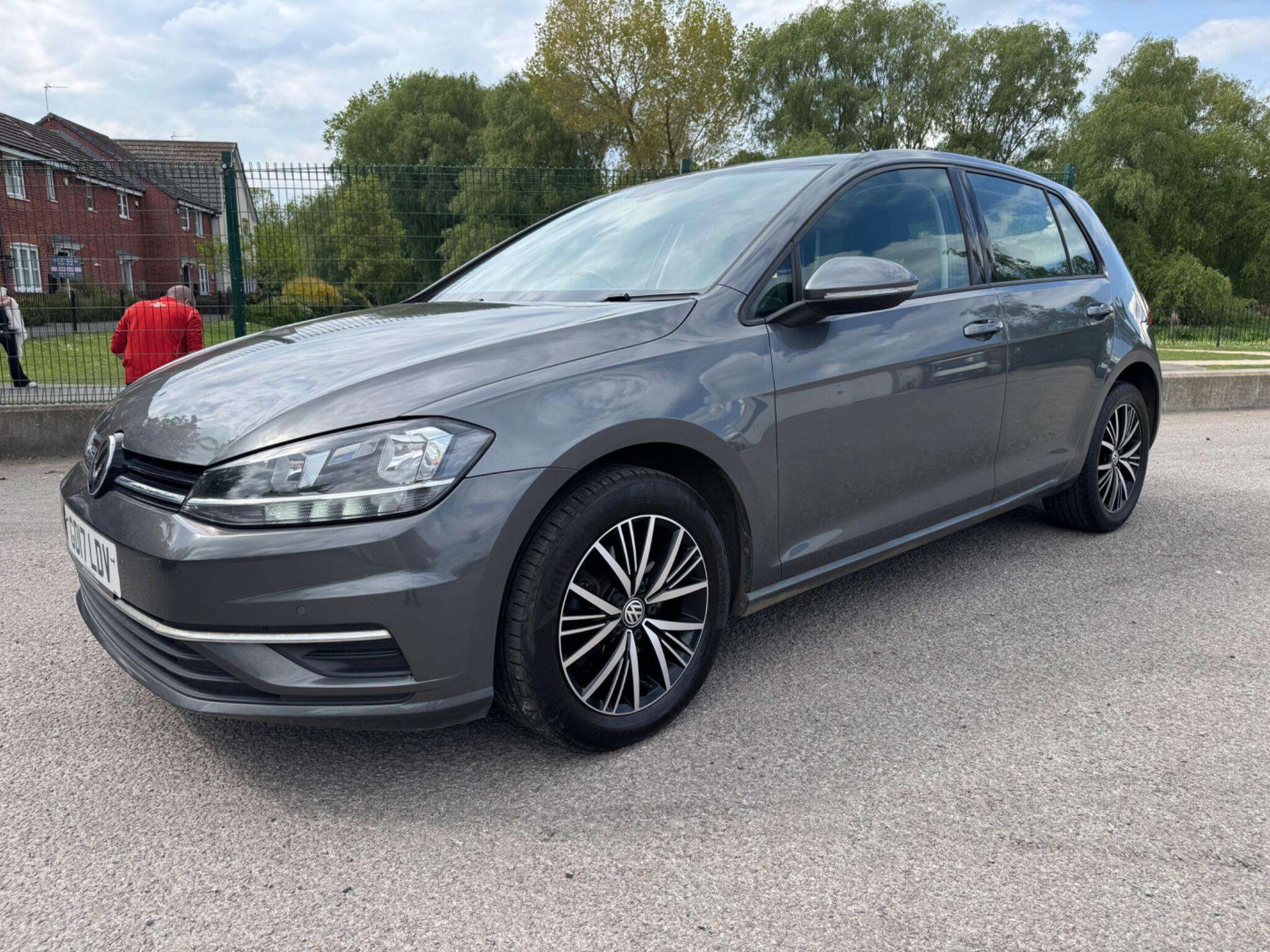 A 2017 VOLKSWAGEN GOLF 1.4 TSI BlueMotion Tech SE Nav DSG Euro 6 (s/s) 5dr A 2017 VOLKSWAGEN GOLF 1.4 TSI BlueMotion Tech SE Nav DSG Euro 6 (s/s) 5dr