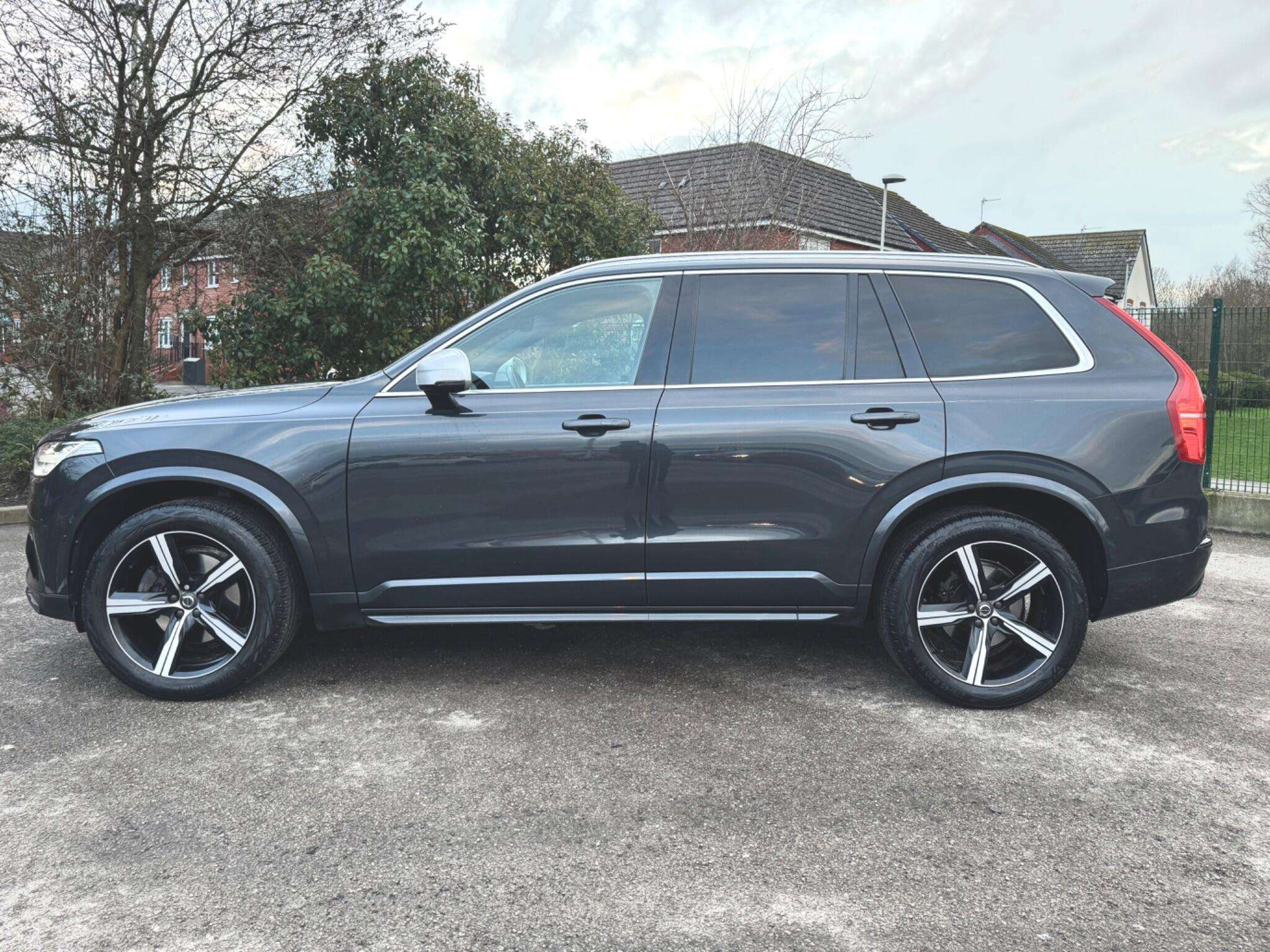 A 2015 VOLVO XC90 2.0 D5 R-Design Geartronic 4WD Euro 6 (s/s) 5dr A 2015 VOLVO XC90 2.0 D5 R-Design Geartronic 4WD Euro 6 (s/s) 5dr