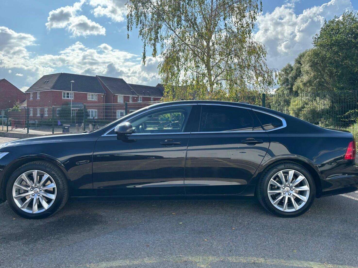 A 2017 VOLVO S90 D5 POWERPULSE MOMENTUM AWD A 2017 VOLVO S90 D5 POWERPULSE MOMENTUM AWD