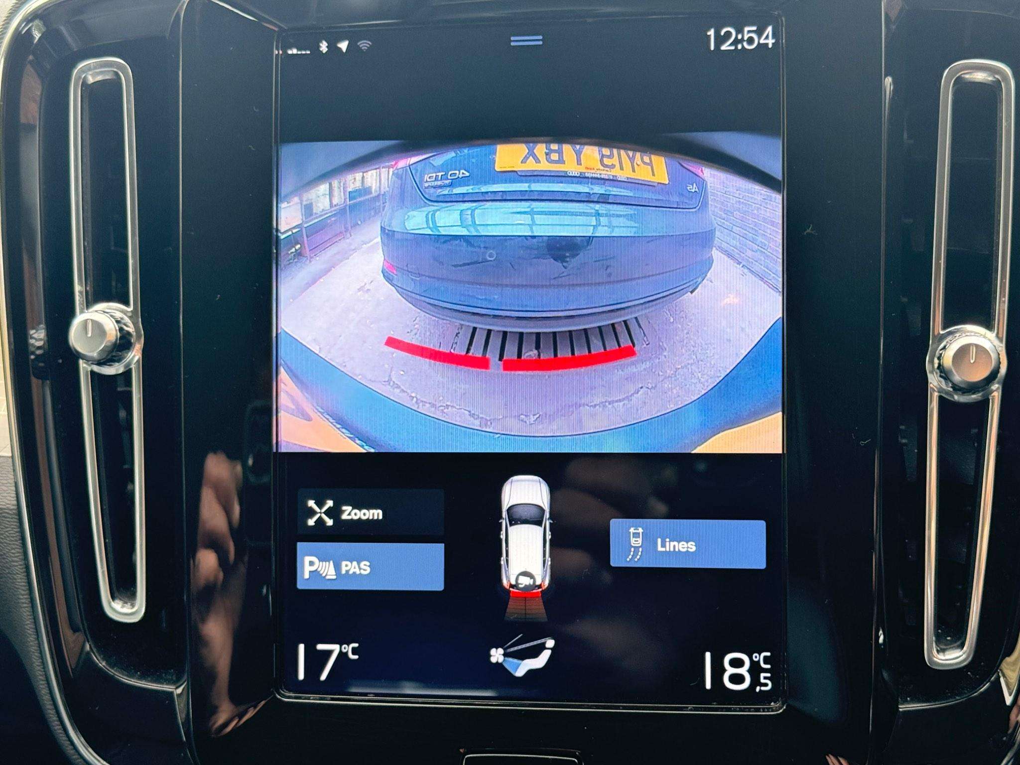2020 VOLVO XC40 2020 VOLVO XC40