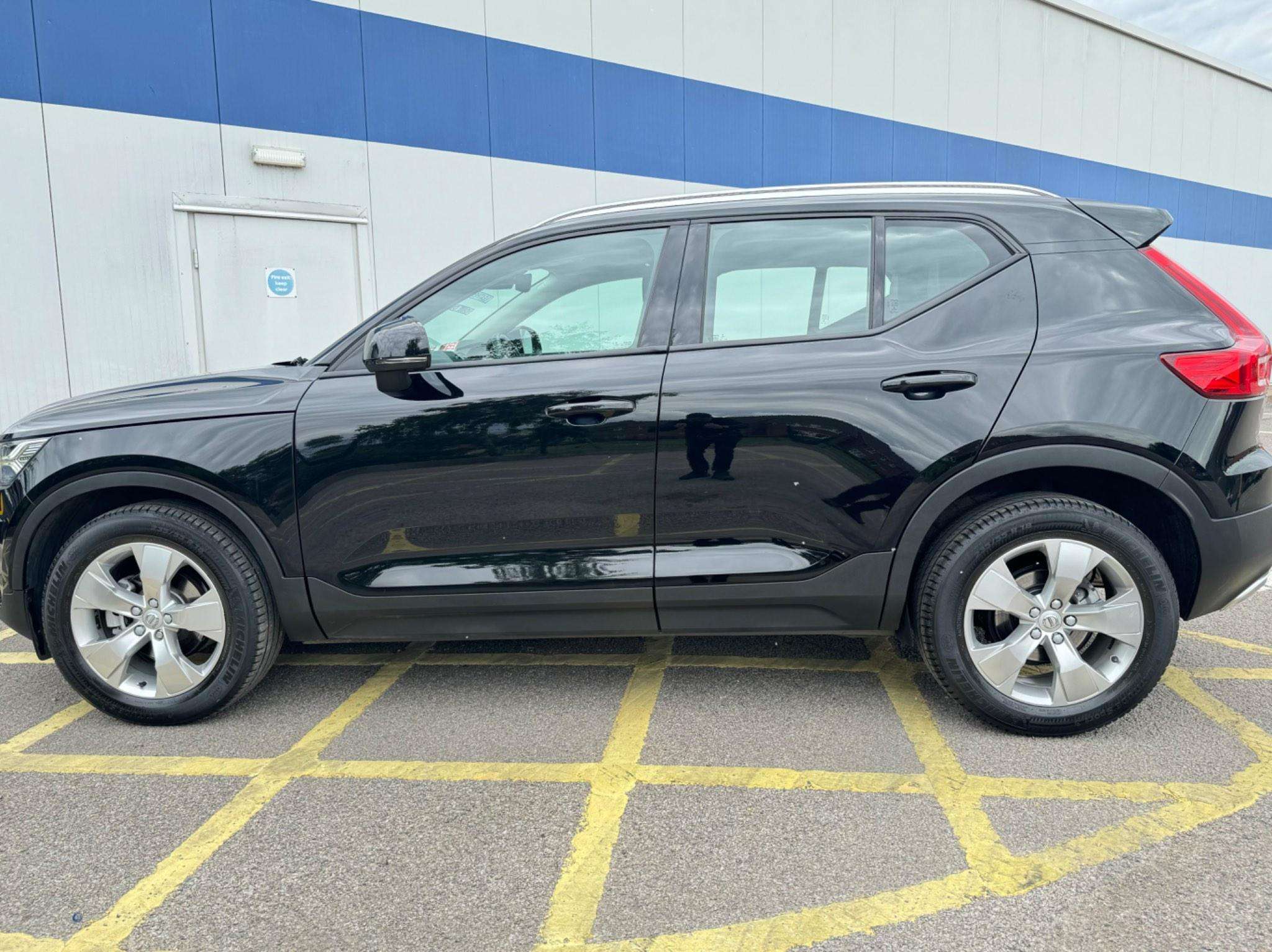 A 2020 VOLVO XC40 2.0 D3 Momentum Auto Euro 6 (s/s) 5dr A 2020 VOLVO XC40 2.0 D3 Momentum Auto Euro 6 (s/s) 5dr