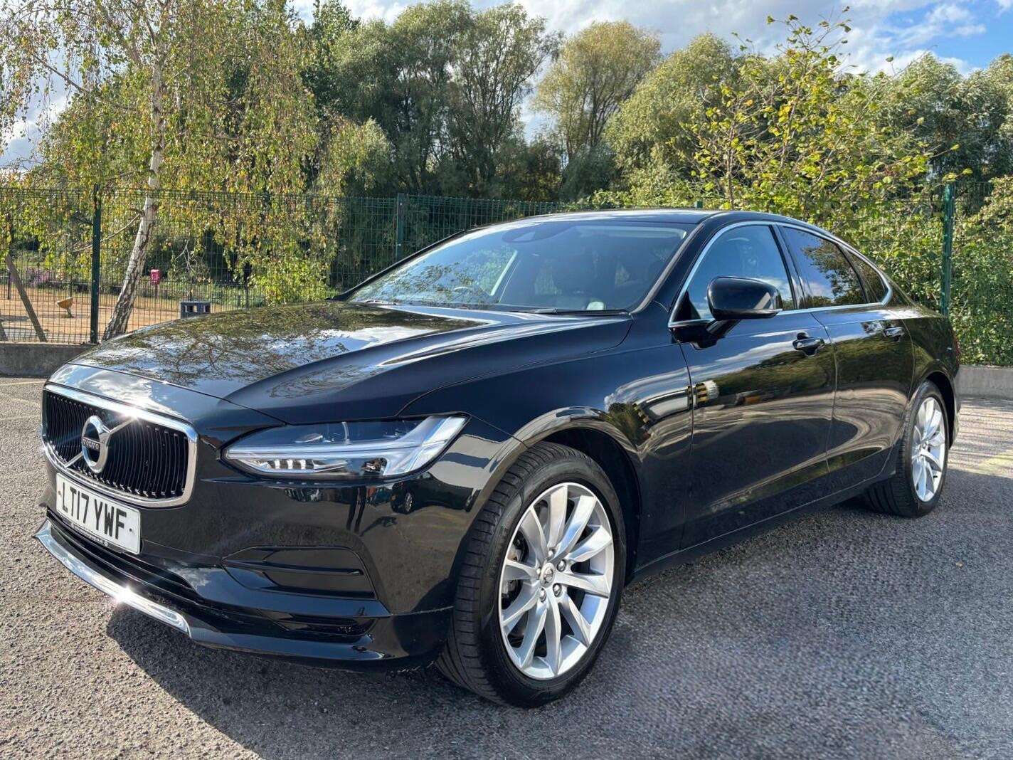 A 2017 VOLVO S90 D5 POWERPULSE MOMENTUM AWD A 2017 VOLVO S90 D5 POWERPULSE MOMENTUM AWD