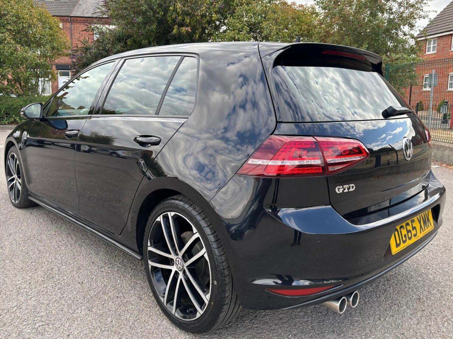 A 2015 VOLKSWAGEN GOLF 2.0 TDI BlueMotion Tech GTD Euro 6 (s/s) 5dr A 2015 VOLKSWAGEN GOLF 2.0 TDI BlueMotion Tech GTD Euro 6 (s/s) 5dr
