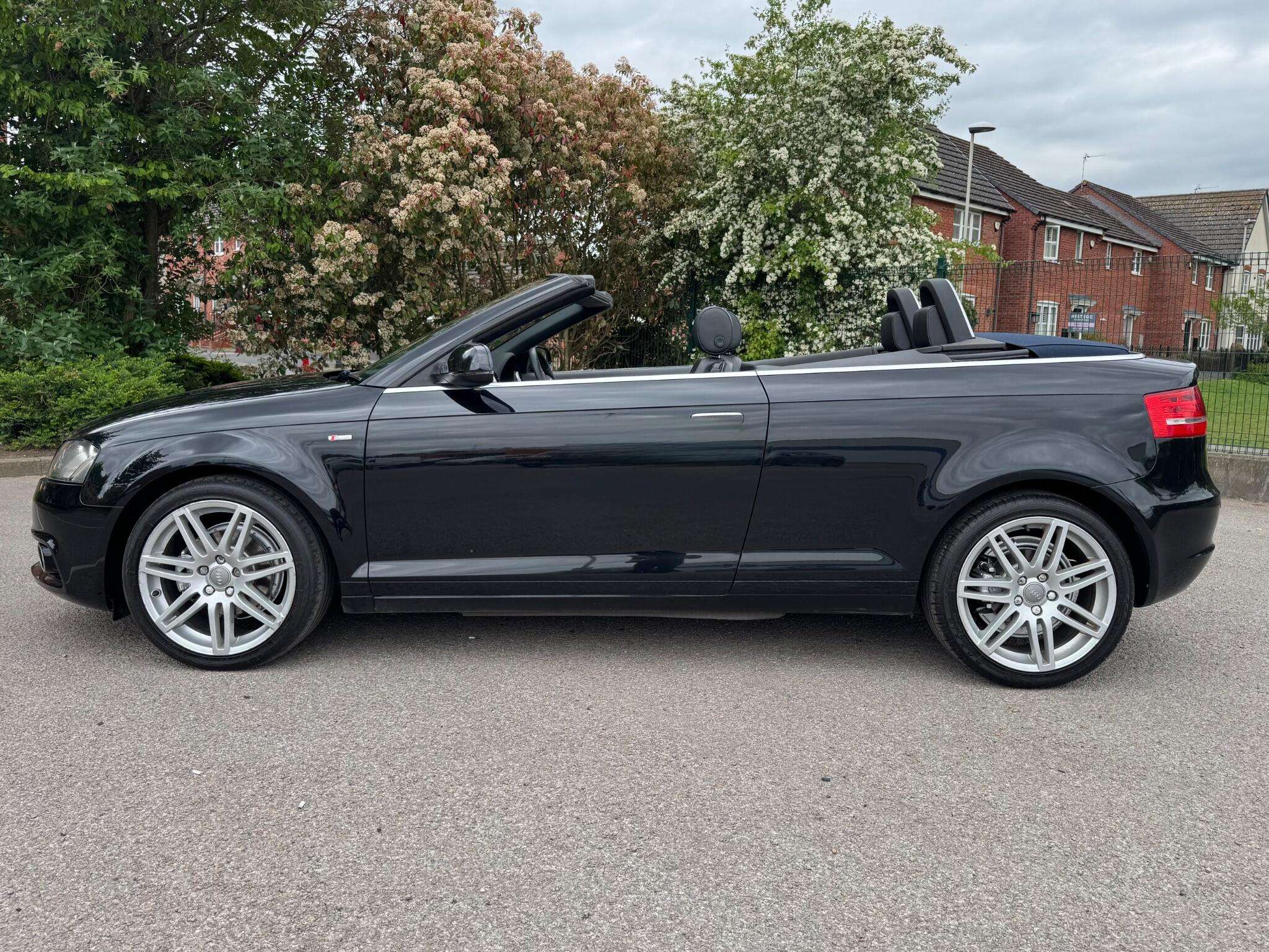 A 2011 AUDI A3 CABRIOLET 1.6 TDI S line Euro 5 (s/s) 2dr A 2011 AUDI A3 CABRIOLET 1.6 TDI S line Euro 5 (s/s) 2dr