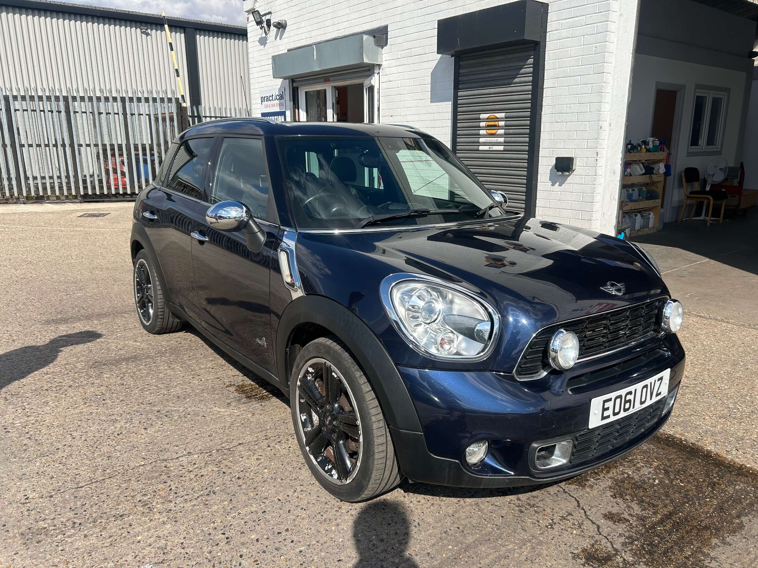 A 2011 MINI COUNTRYMAN 2.0 Cooper SD SUV 5dr Diesel Auto ALL4 Euro 5 (143 ps) A 2011 MINI COUNTRYMAN 2.0 Cooper SD SUV 5dr Diesel Auto ALL4 Euro 5 (143 ps)