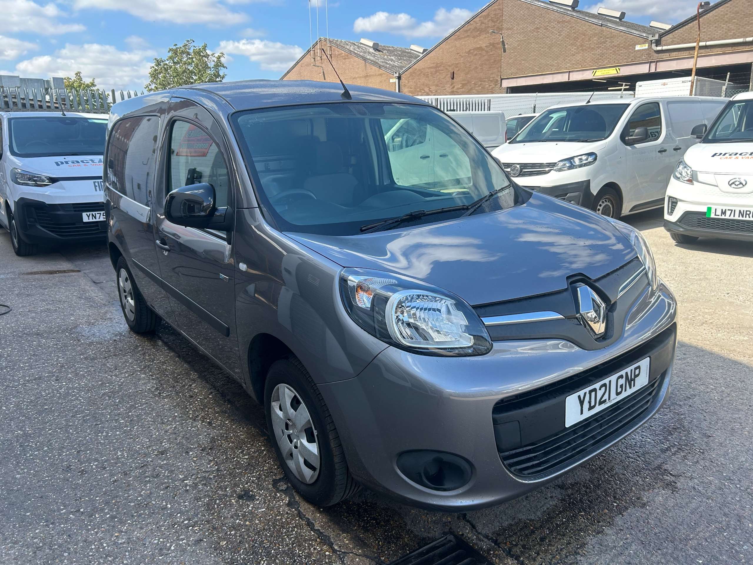 A 2021 RENAULT KANGOO ZE ML20 33kWh Business+ Panel Van 4dr Electric Auto MWB (i) (60 ps) A 2021 RENAULT KANGOO ZE ML20 33kWh Business+ Panel Van 4dr Electric Auto MWB (i) (60 ps)