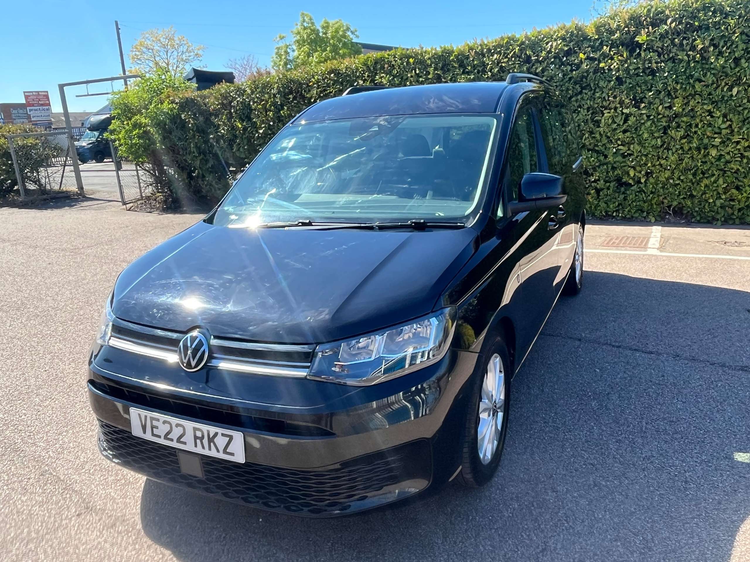 A 2022 VOLKSWAGEN CADDY MAXI 2.0 TDI Life MPV 5dr Diesel Manual Euro 6 (s/s) (102 ps) A 2022 VOLKSWAGEN CADDY MAXI 2.0 TDI Life MPV 5dr Diesel Manual Euro 6 (s/s) (102 ps)