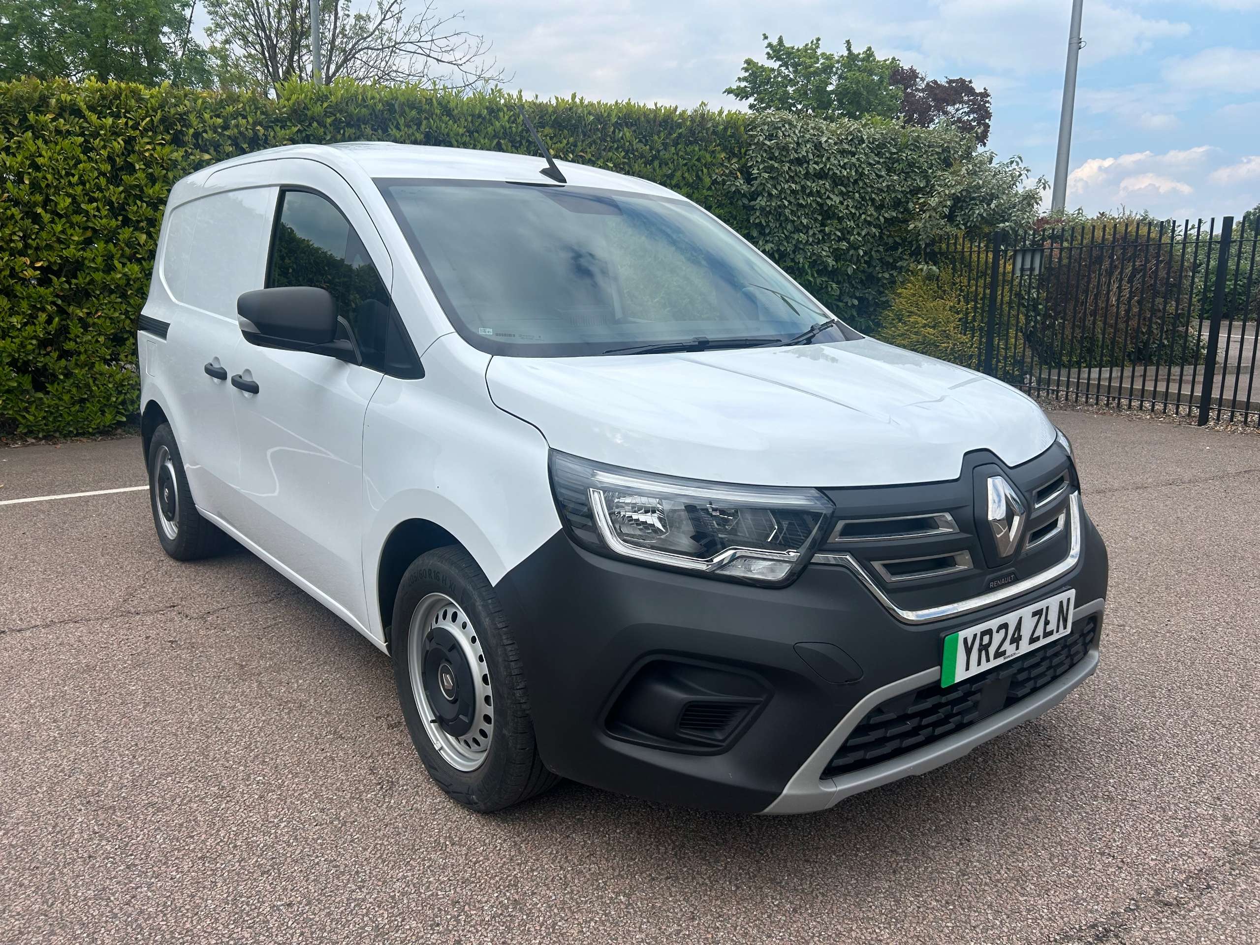 A 2024 RENAULT KANGOO E-Tech ML19 45kWh Advance Panel Van 6dr Electric Auto MWB (120 ps) A 2024 RENAULT KANGOO E-Tech ML19 45kWh Advance Panel Van 6dr Electric Auto MWB (120 ps)