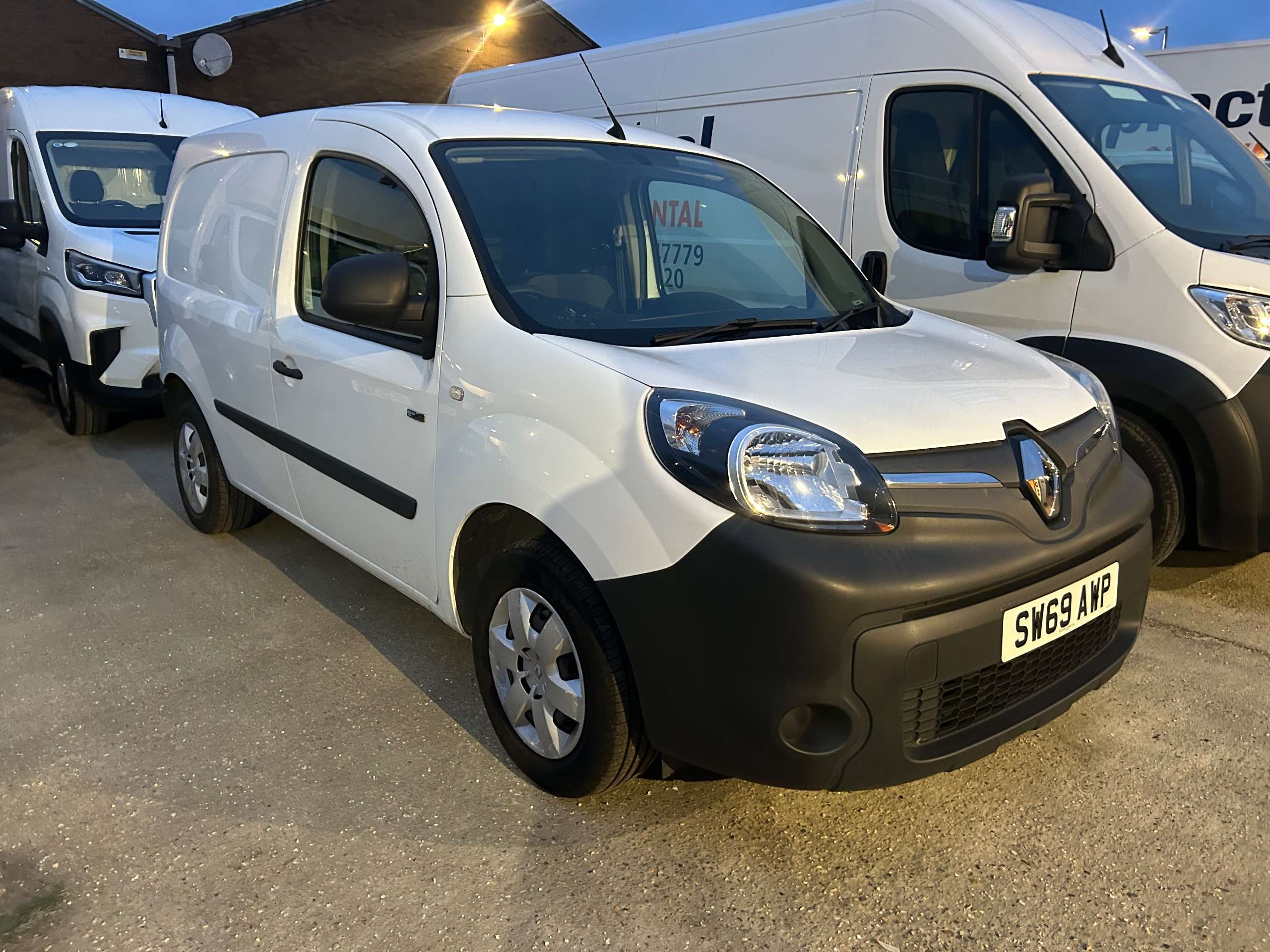 A 2019 RENAULT KANGOO ZE ML20 33kWh Business Panel Van 4dr Electric Auto MWB (i) (60 ps) A 2019 RENAULT KANGOO ZE ML20 33kWh Business Panel Van 4dr Electric Auto MWB (i) (60 ps)