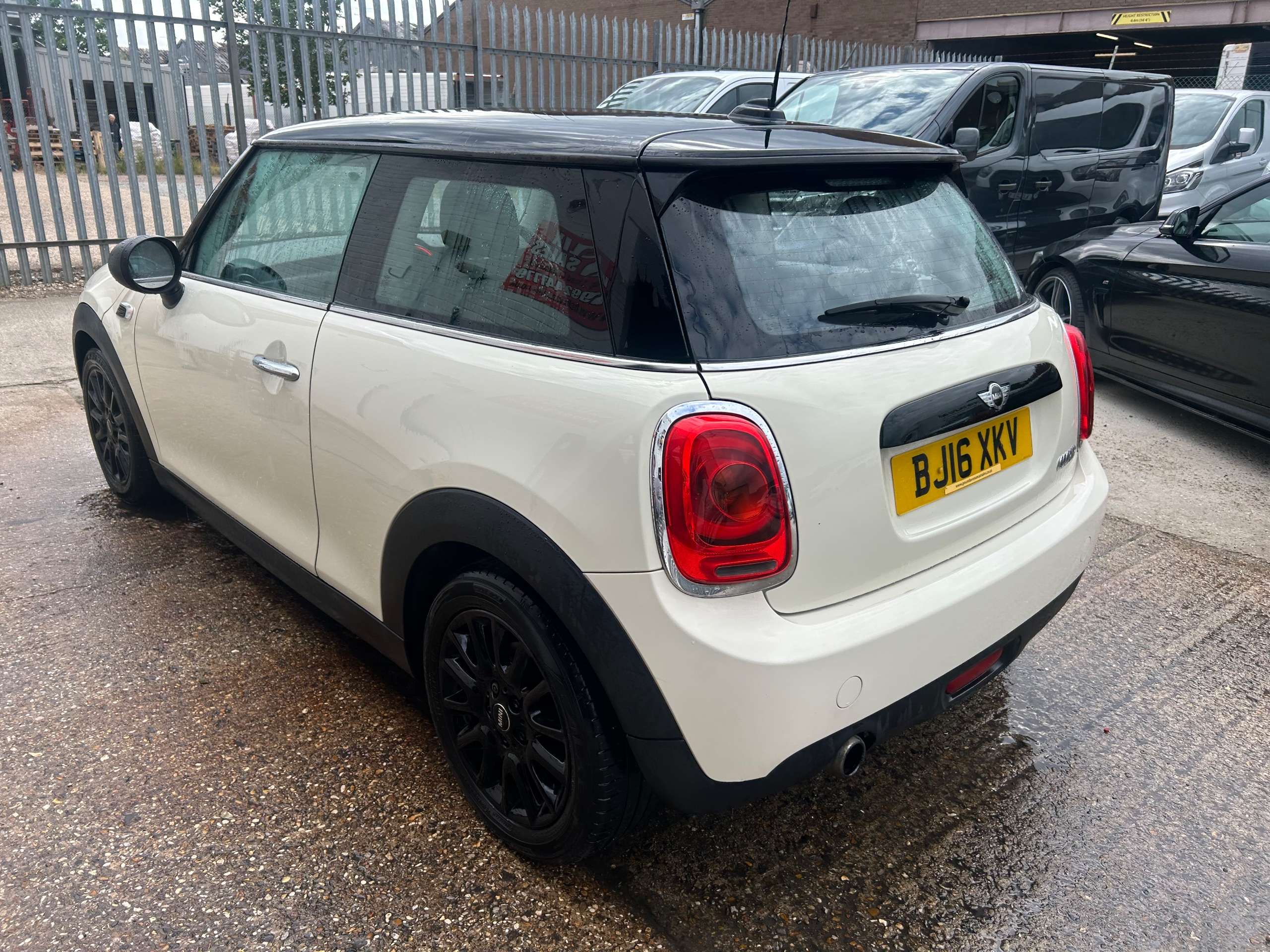 A 2016 MINI HATCH 1.5 Cooper Hatchback 3dr Petrol Manual Euro 6 (s/s) (136 ps) A 2016 MINI HATCH 1.5 Cooper Hatchback 3dr Petrol Manual Euro 6 (s/s) (136 ps)