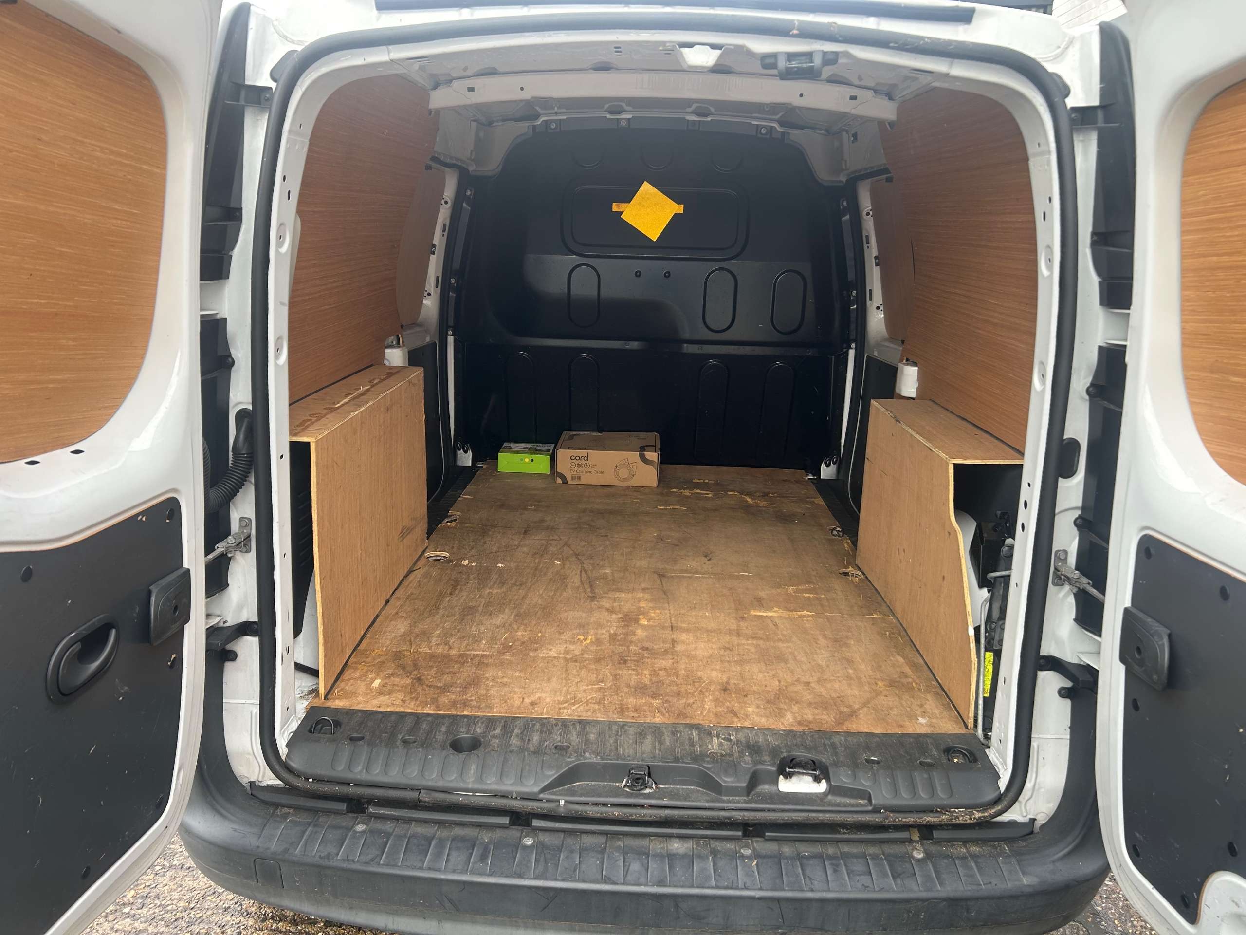 A 2021 RENAULT KANGOO ZE LL21 33kWh Business Panel Van 4dr Electric Auto L3 H1 (i) (60 ps) A 2021 RENAULT KANGOO ZE LL21 33kWh Business Panel Van 4dr Electric Auto L3 H1 (i) (60 ps)