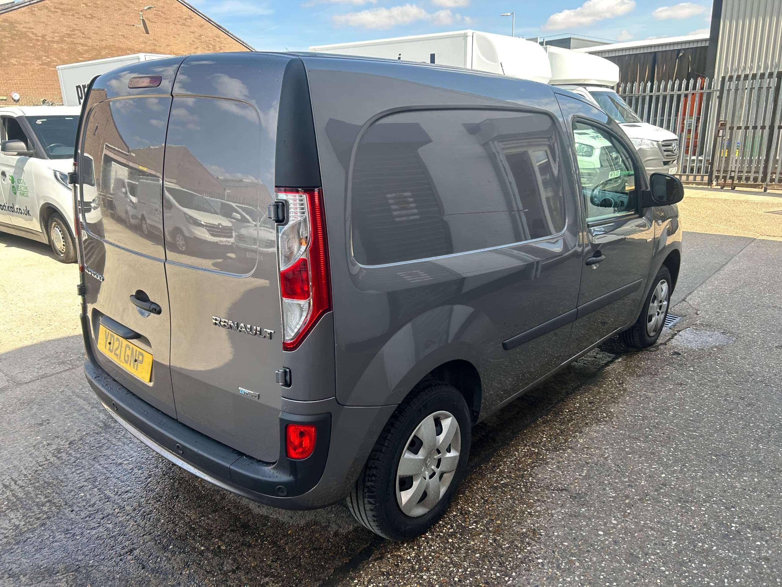 A 2021 RENAULT KANGOO ZE ML20 33kWh Business+ Panel Van 4dr Electric Auto MWB (i) (60 ps) A 2021 RENAULT KANGOO ZE ML20 33kWh Business+ Panel Van 4dr Electric Auto MWB (i) (60 ps)