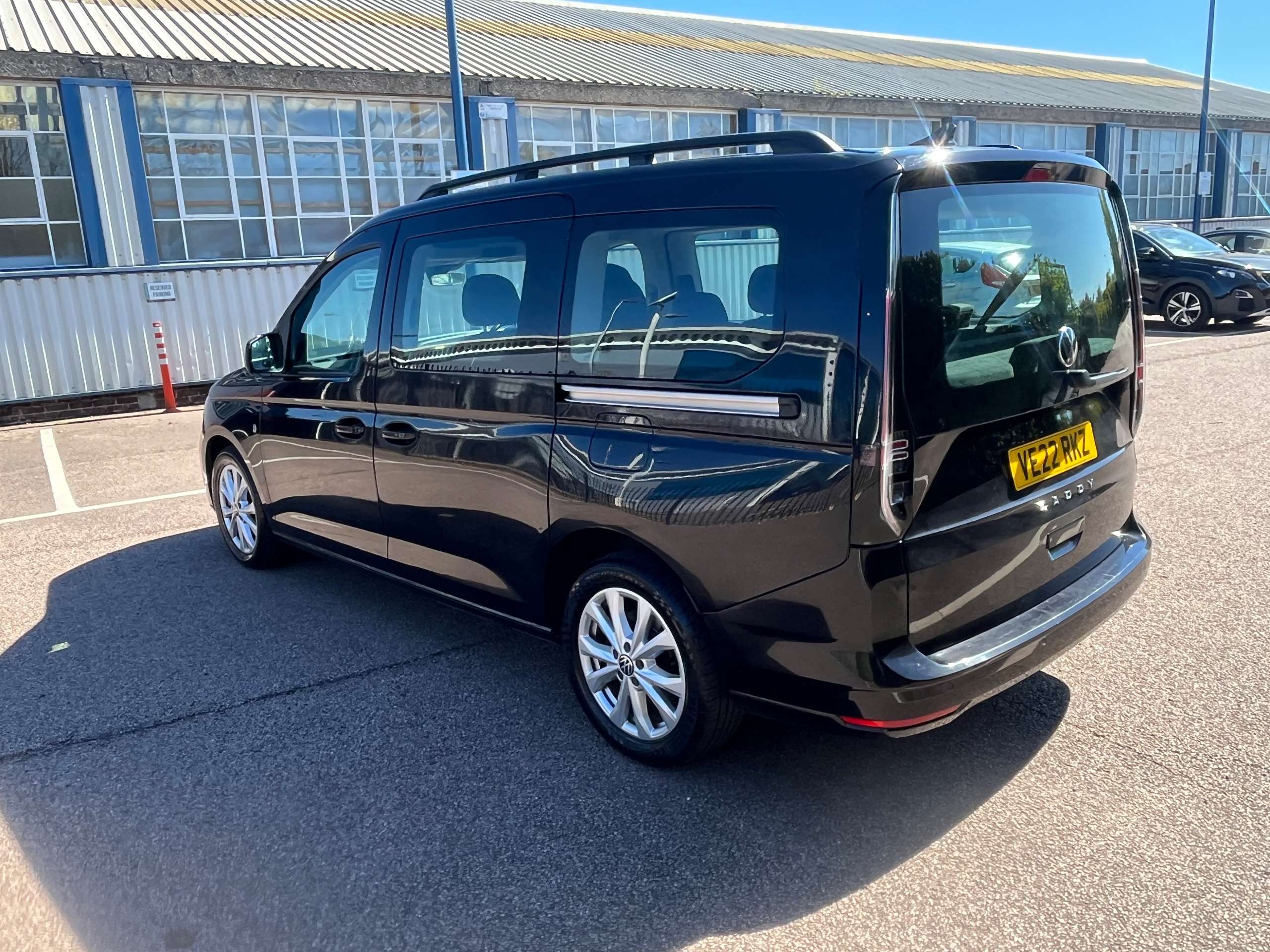 A 2022 VOLKSWAGEN CADDY MAXI 2.0 TDI Life MPV 5dr Diesel Manual Euro 6 (s/s) (102 ps) A 2022 VOLKSWAGEN CADDY MAXI 2.0 TDI Life MPV 5dr Diesel Manual Euro 6 (s/s) (102 ps)