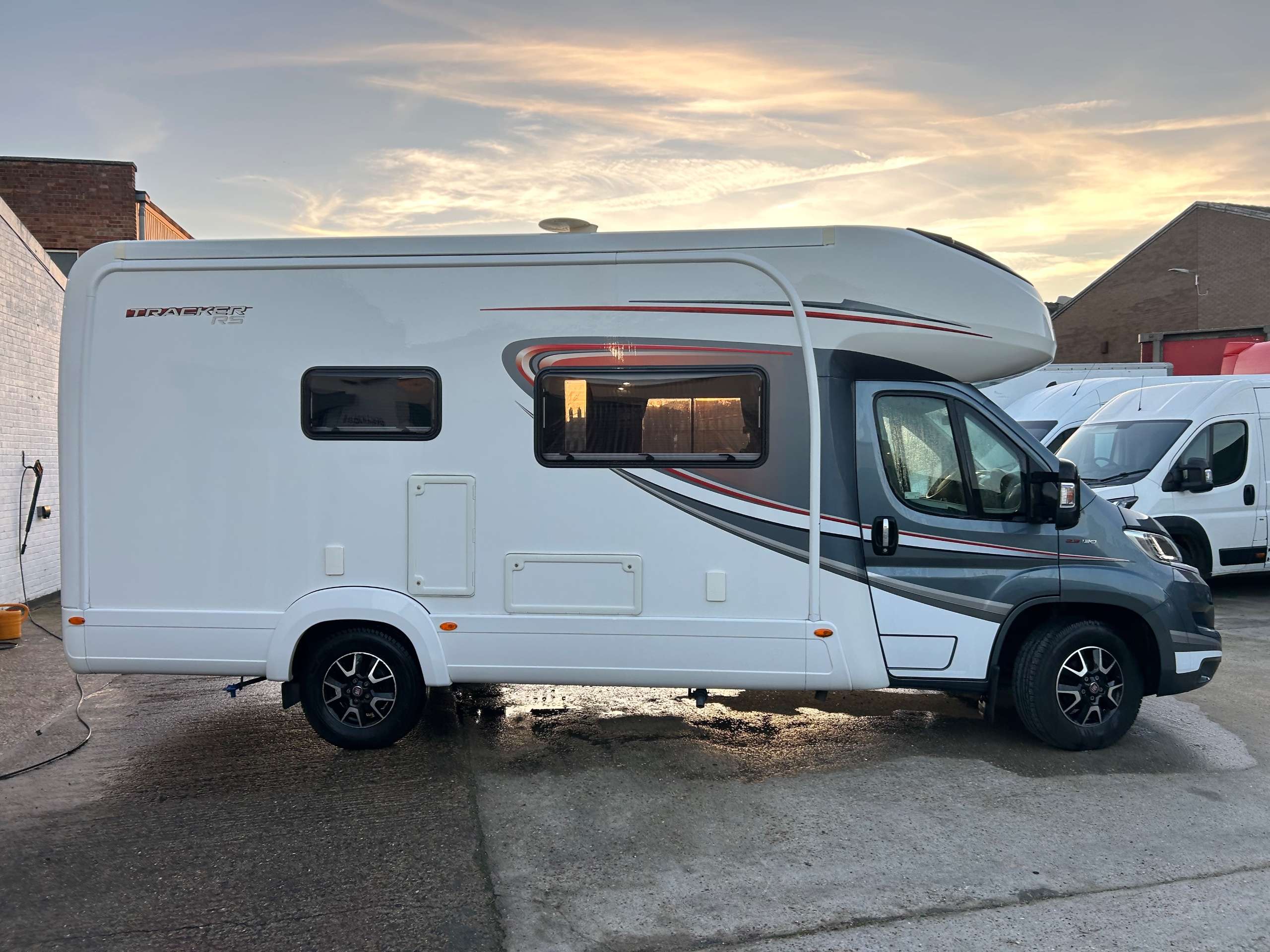 2019 AUTO-TRAIL TRACKER RS 2019 AUTO-TRAIL TRACKER RS