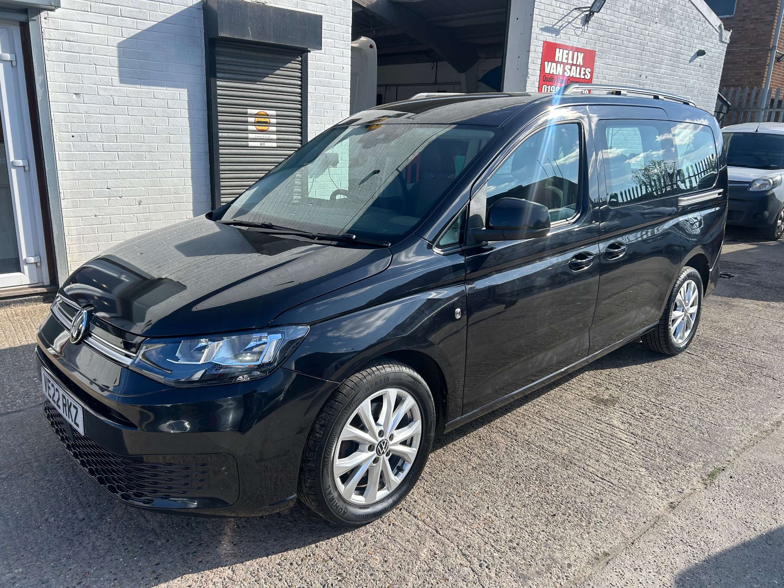 A 2022 VOLKSWAGEN CADDY MAXI 2.0 TDI Life MPV 5dr Diesel Manual Euro 6 (s/s) (102 ps) A 2022 VOLKSWAGEN CADDY MAXI 2.0 TDI Life MPV 5dr Diesel Manual Euro 6 (s/s) (102 ps)