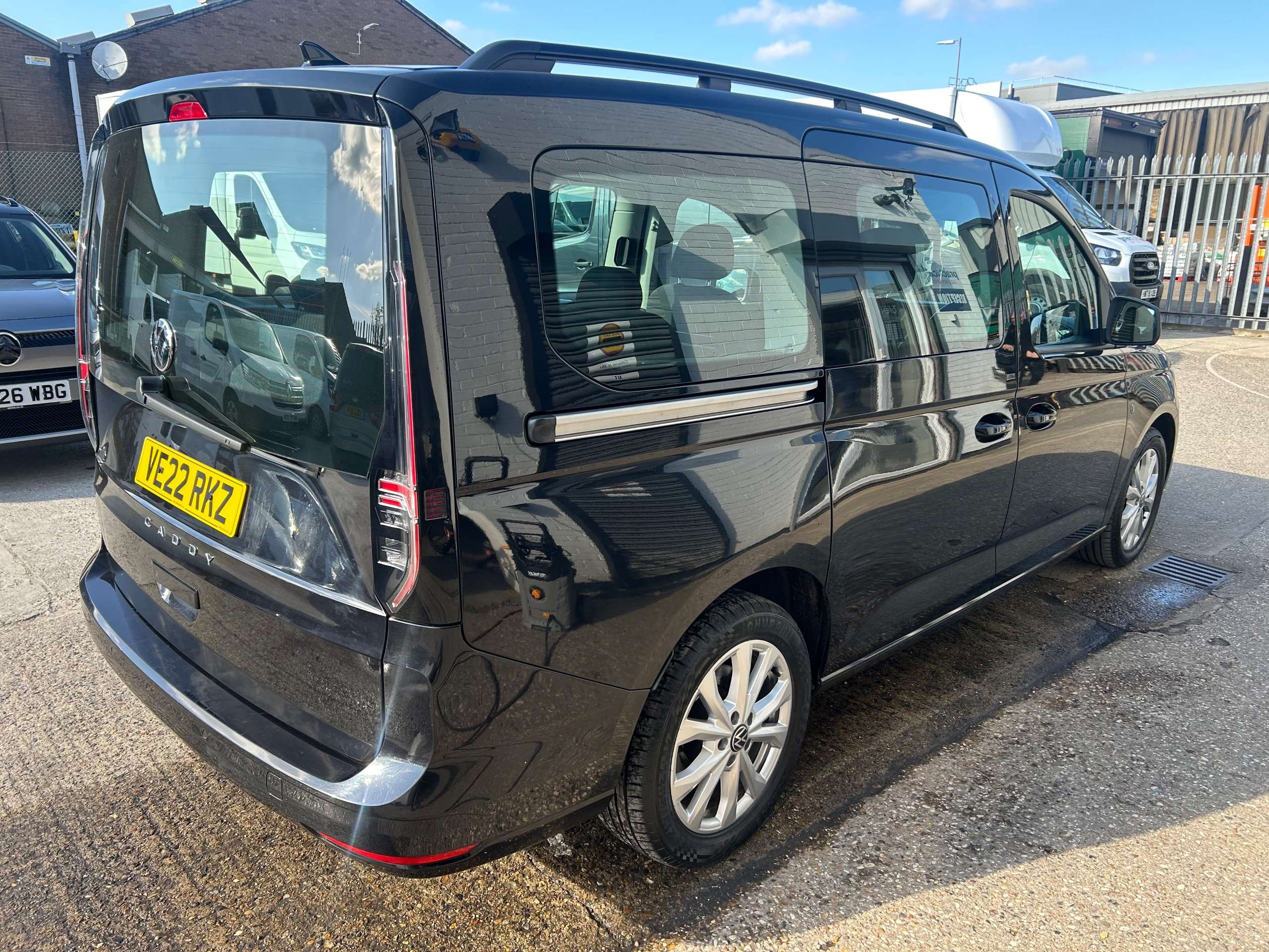 A 2022 VOLKSWAGEN CADDY MAXI 2.0 TDI Life MPV 5dr Diesel Manual Euro 6 (s/s) (102 ps) A 2022 VOLKSWAGEN CADDY MAXI 2.0 TDI Life MPV 5dr Diesel Manual Euro 6 (s/s) (102 ps)