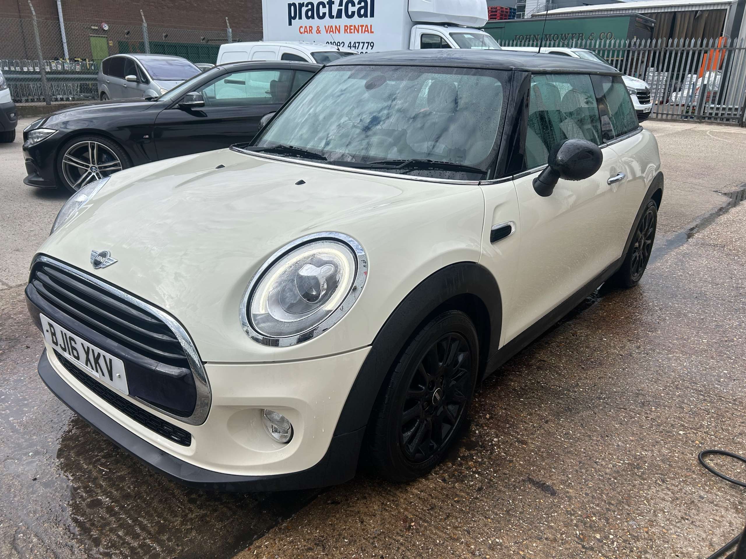 A 2016 MINI HATCH 1.5 Cooper Hatchback 3dr Petrol Manual Euro 6 (s/s) (136 ps) A 2016 MINI HATCH 1.5 Cooper Hatchback 3dr Petrol Manual Euro 6 (s/s) (136 ps)