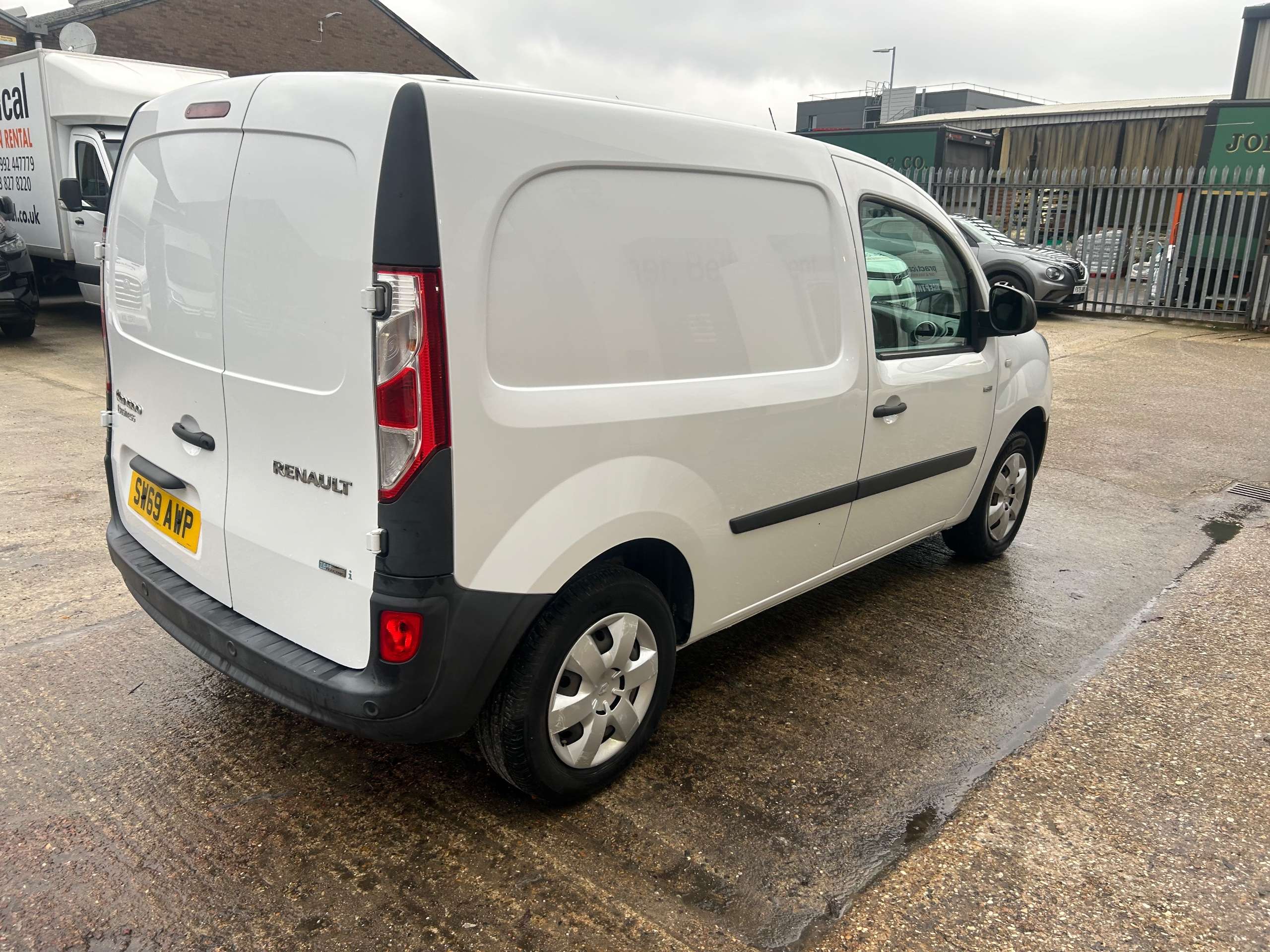 A 2019 RENAULT KANGOO ZE ML20 33kWh Business Panel Van 4dr Electric Auto MWB (i) (60 ps) A 2019 RENAULT KANGOO ZE ML20 33kWh Business Panel Van 4dr Electric Auto MWB (i) (60 ps)