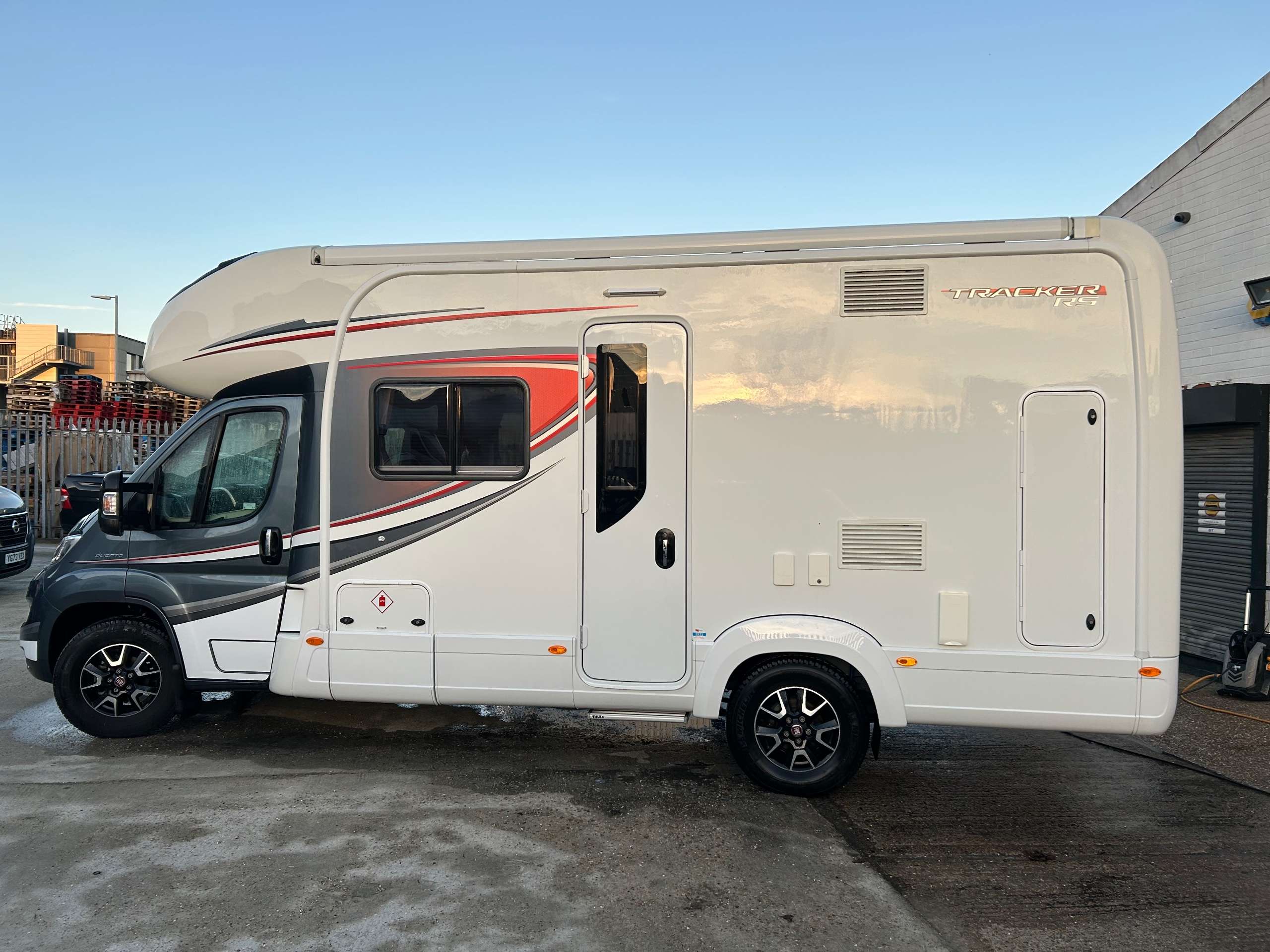 2019 AUTO-TRAIL TRACKER RS 2019 AUTO-TRAIL TRACKER RS