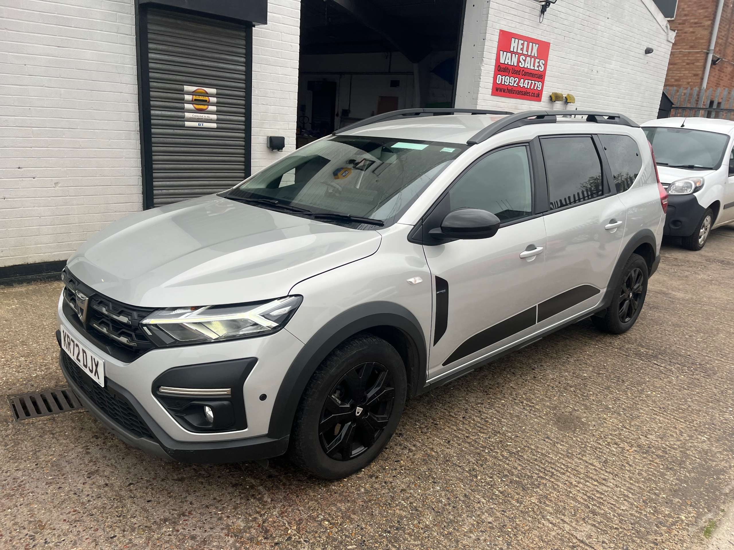 A 2022 DACIA JOGGER 1.0 TCe Extreme SE MPV 5dr Petrol Manual Euro 6 (s/s) (110 ps) A 2022 DACIA JOGGER 1.0 TCe Extreme SE MPV 5dr Petrol Manual Euro 6 (s/s) (110 ps)