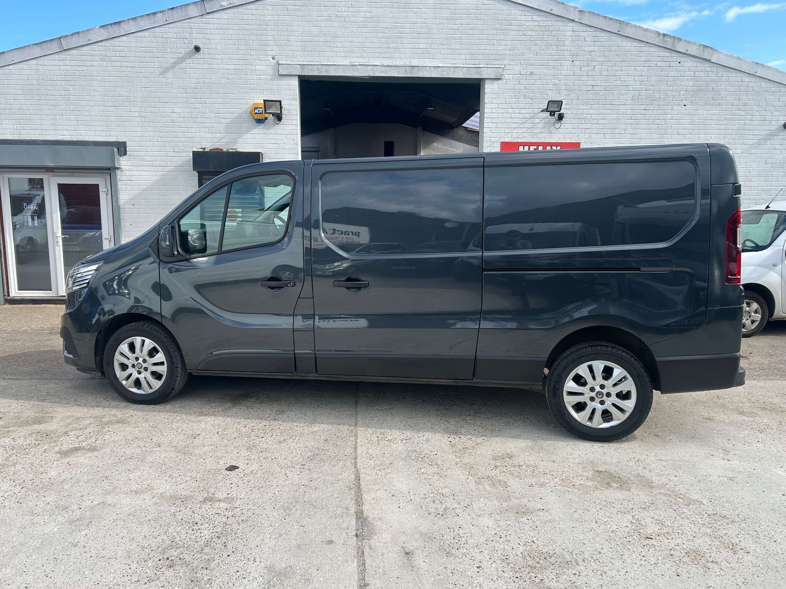2023 RENAULT TRAFIC 2023 RENAULT TRAFIC