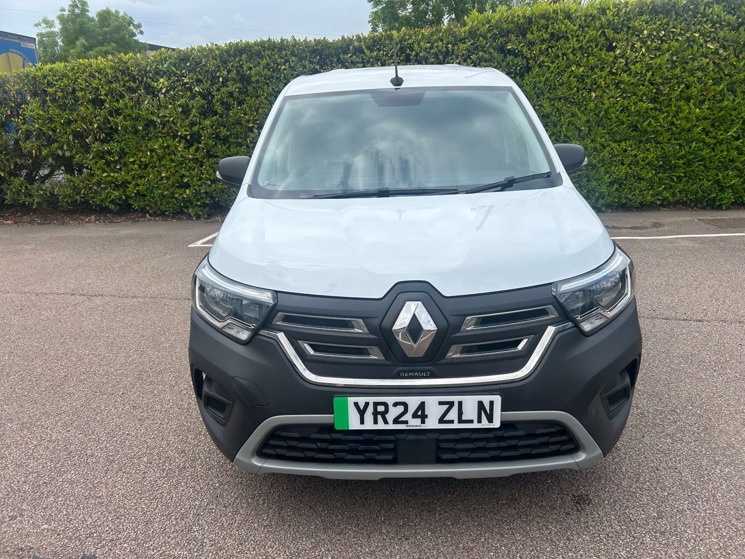 A 2024 RENAULT KANGOO E-Tech ML19 45kWh Advance Panel Van 6dr Electric Auto MWB (120 ps) A 2024 RENAULT KANGOO E-Tech ML19 45kWh Advance Panel Van 6dr Electric Auto MWB (120 ps)