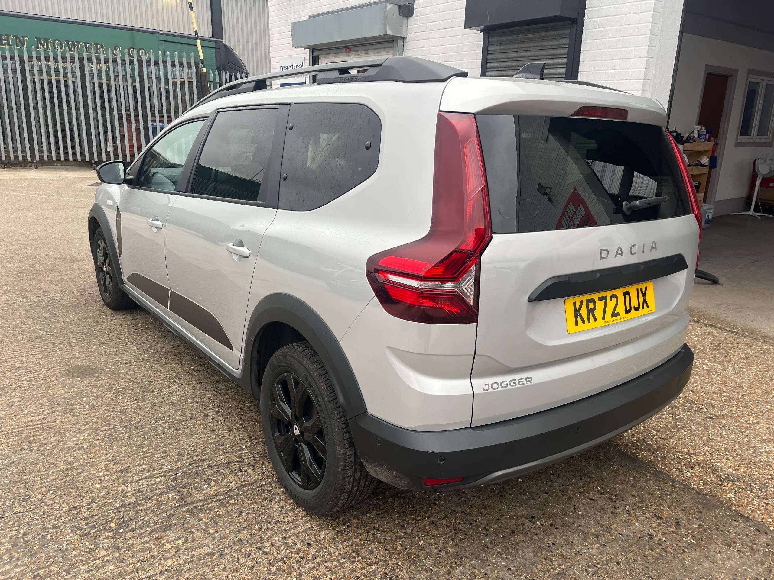 A 2022 DACIA JOGGER 1.0 TCe Extreme SE MPV 5dr Petrol Manual Euro 6 (s/s) (110 ps) A 2022 DACIA JOGGER 1.0 TCe Extreme SE MPV 5dr Petrol Manual Euro 6 (s/s) (110 ps)