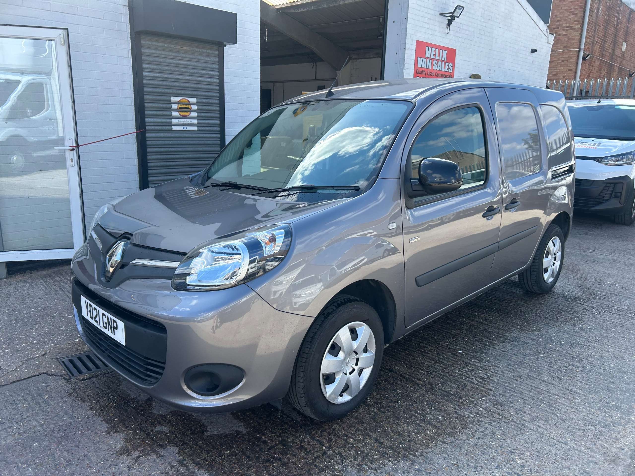 A 2021 RENAULT KANGOO ZE ML20 33kWh Business+ Panel Van 4dr Electric Auto MWB (i) (60 ps) A 2021 RENAULT KANGOO ZE ML20 33kWh Business+ Panel Van 4dr Electric Auto MWB (i) (60 ps)