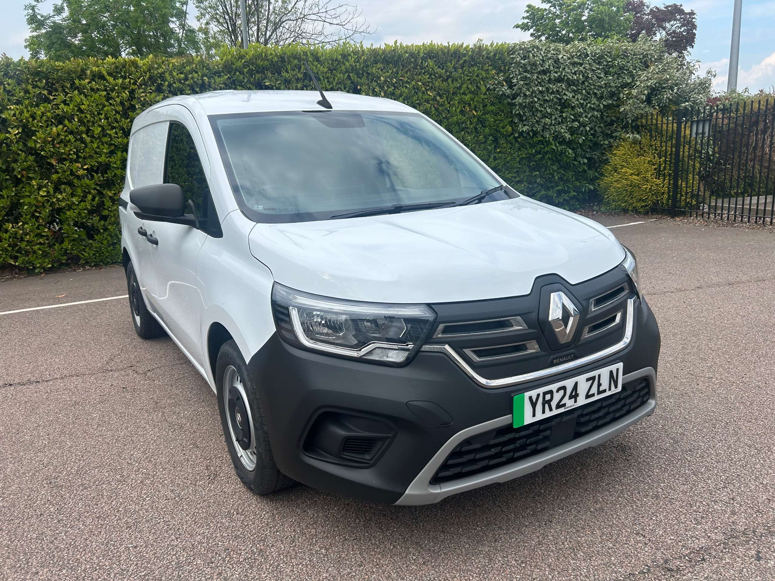 A 2024 RENAULT KANGOO E-Tech ML19 45kWh Advance Panel Van 6dr Electric Auto MWB (120 ps) A 2024 RENAULT KANGOO E-Tech ML19 45kWh Advance Panel Van 6dr Electric Auto MWB (120 ps)